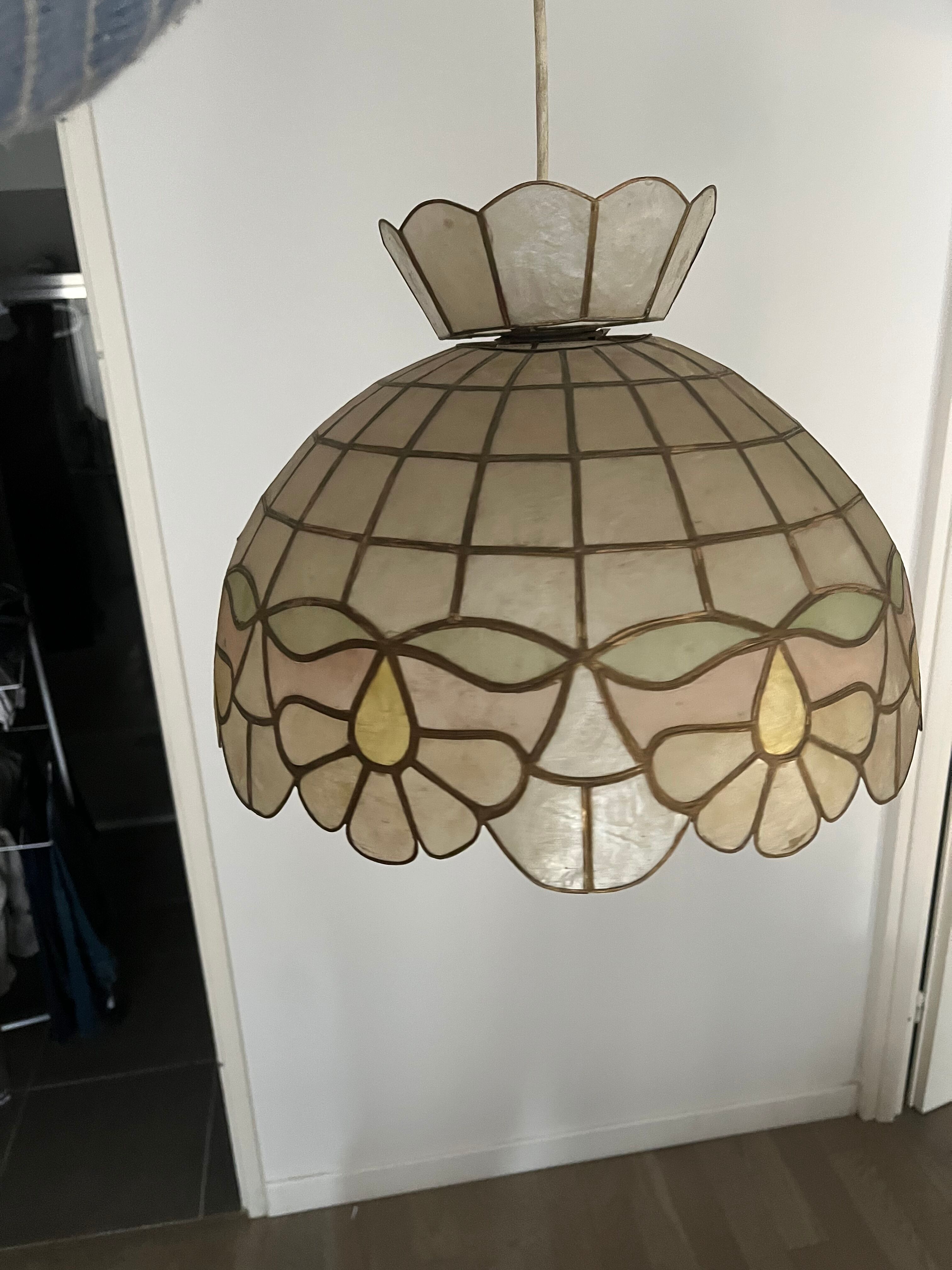 Mother-of-pearl and brass suspension