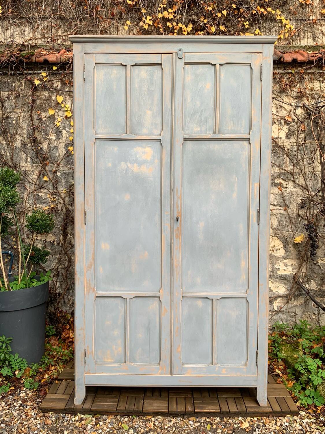 Armoire parisienne ancienne Luterma patine grise bleutée