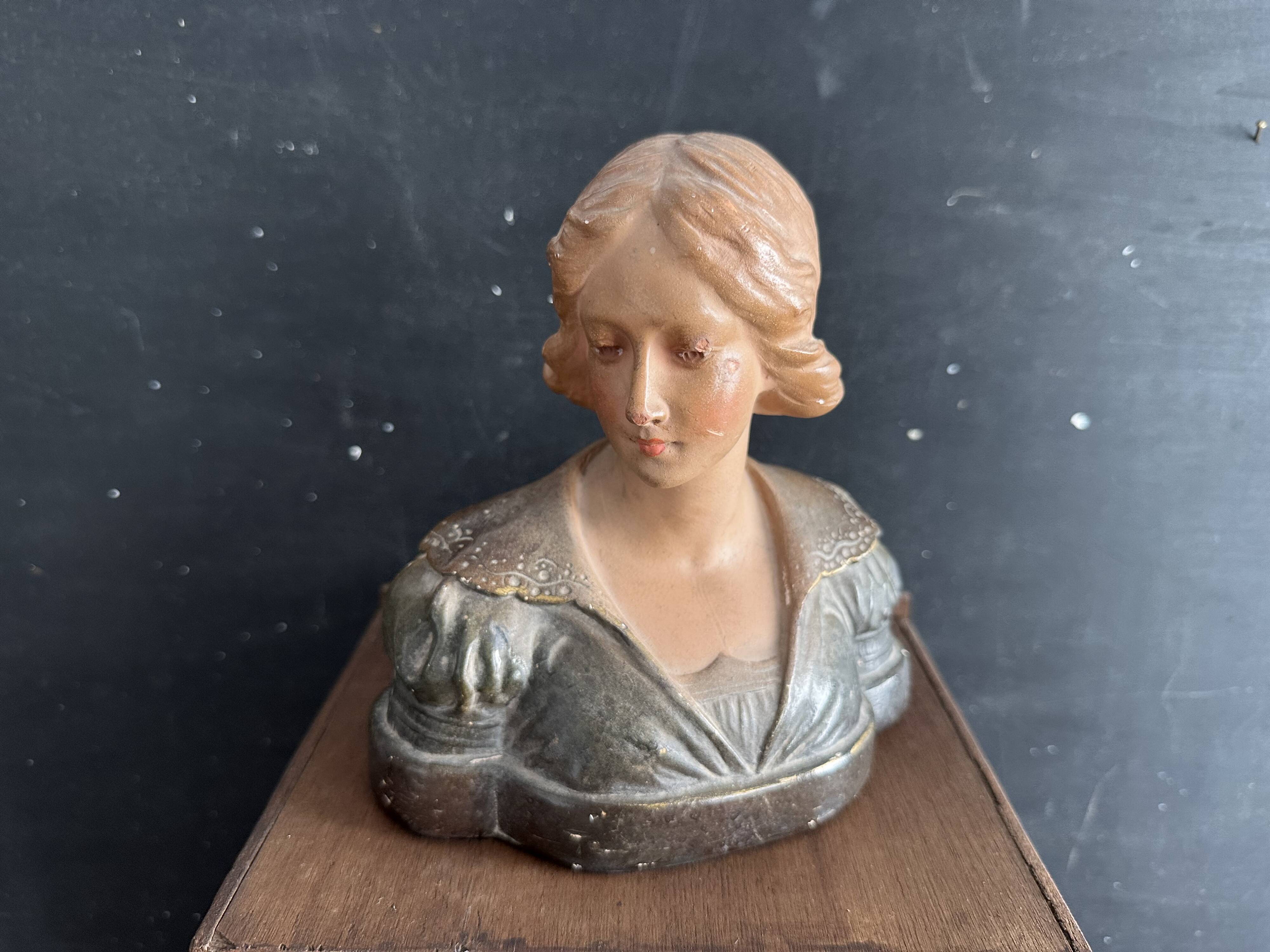 Buste de femme Art nouveau en plâtre polychrome, vers 1900