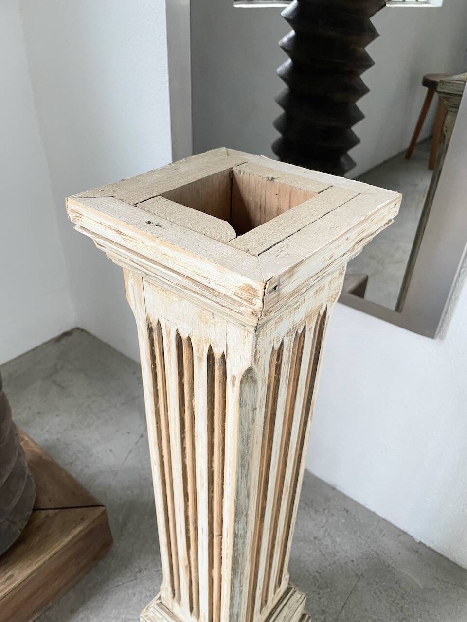 Wooden pedestal column 1900