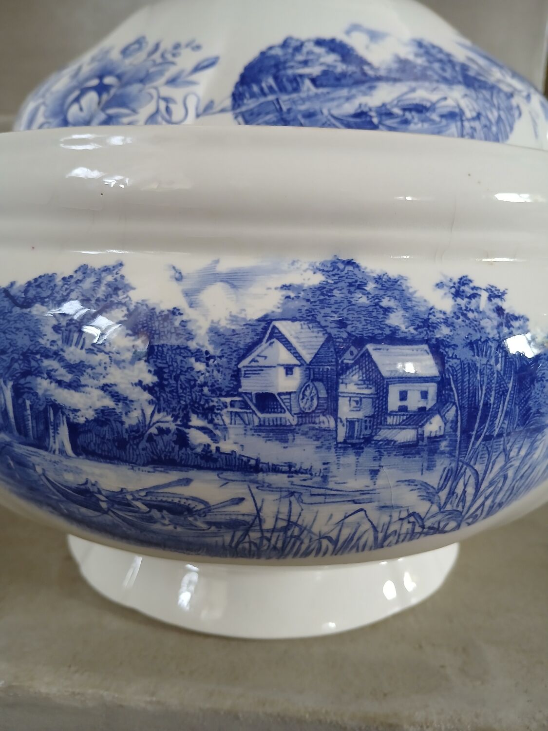 Antique soup tureen Sarreguemines