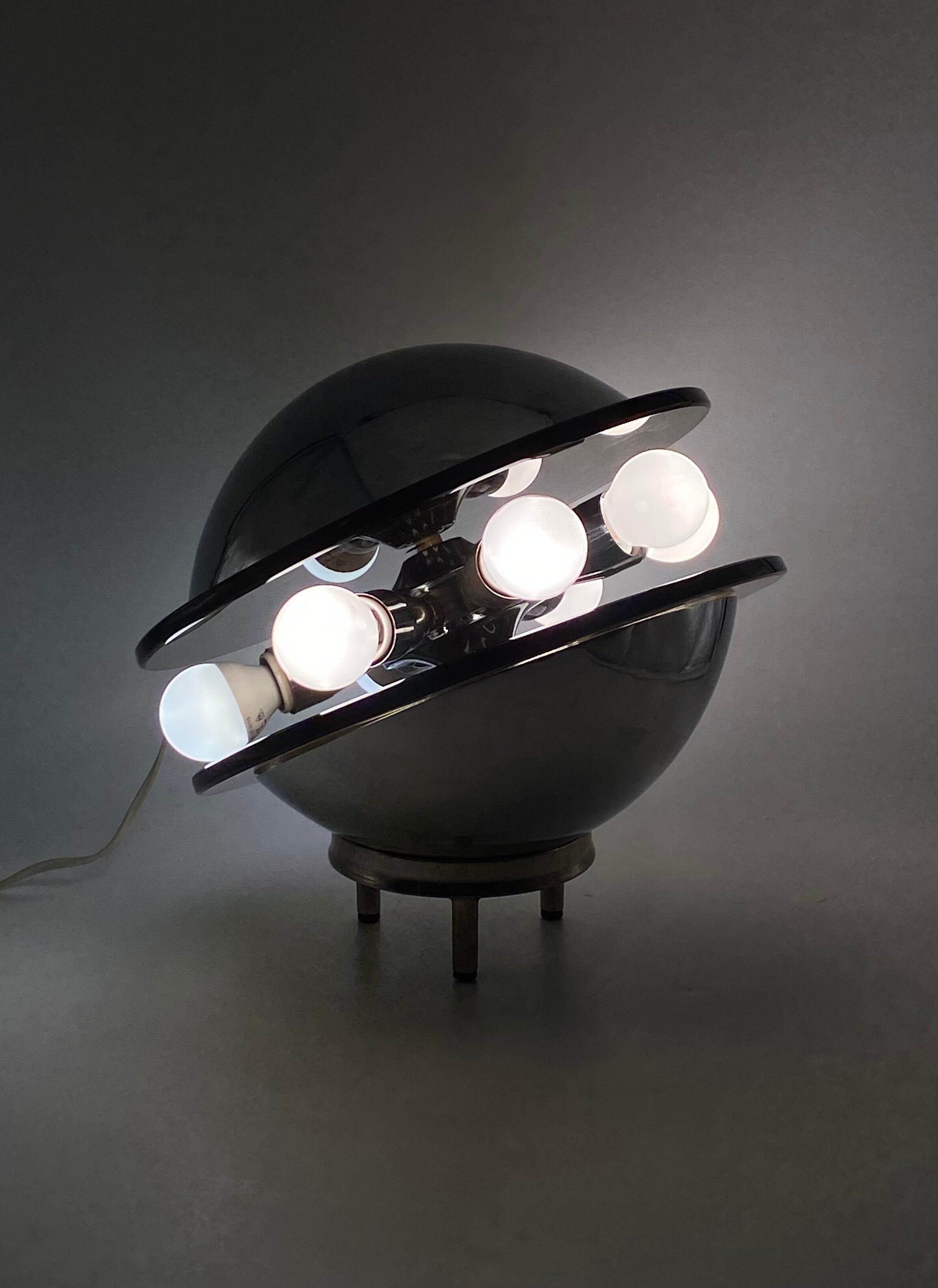 Space age flying saucer Ufo table lamp, Italy 1970s