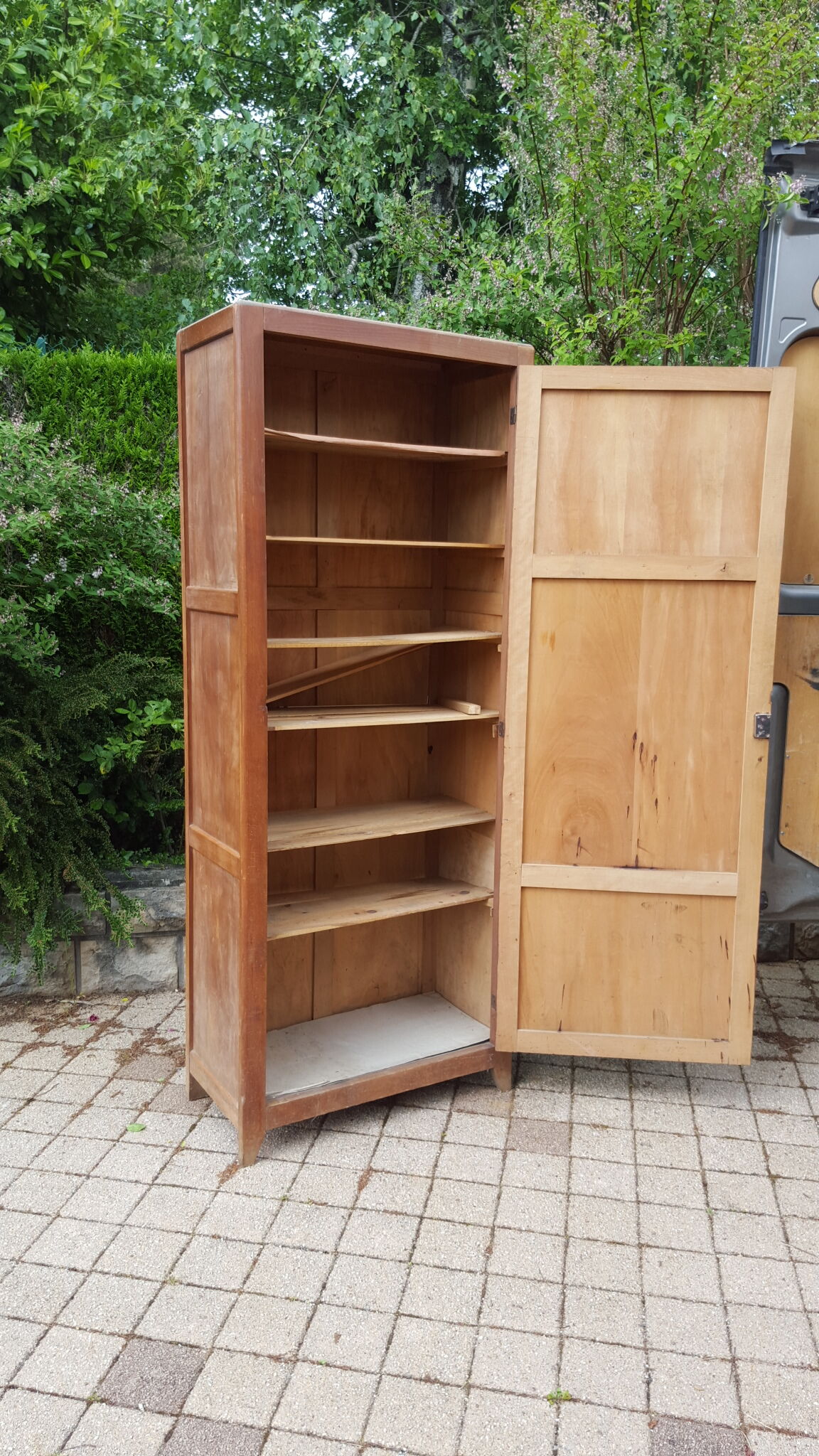 Parisian bonnetière cabinet