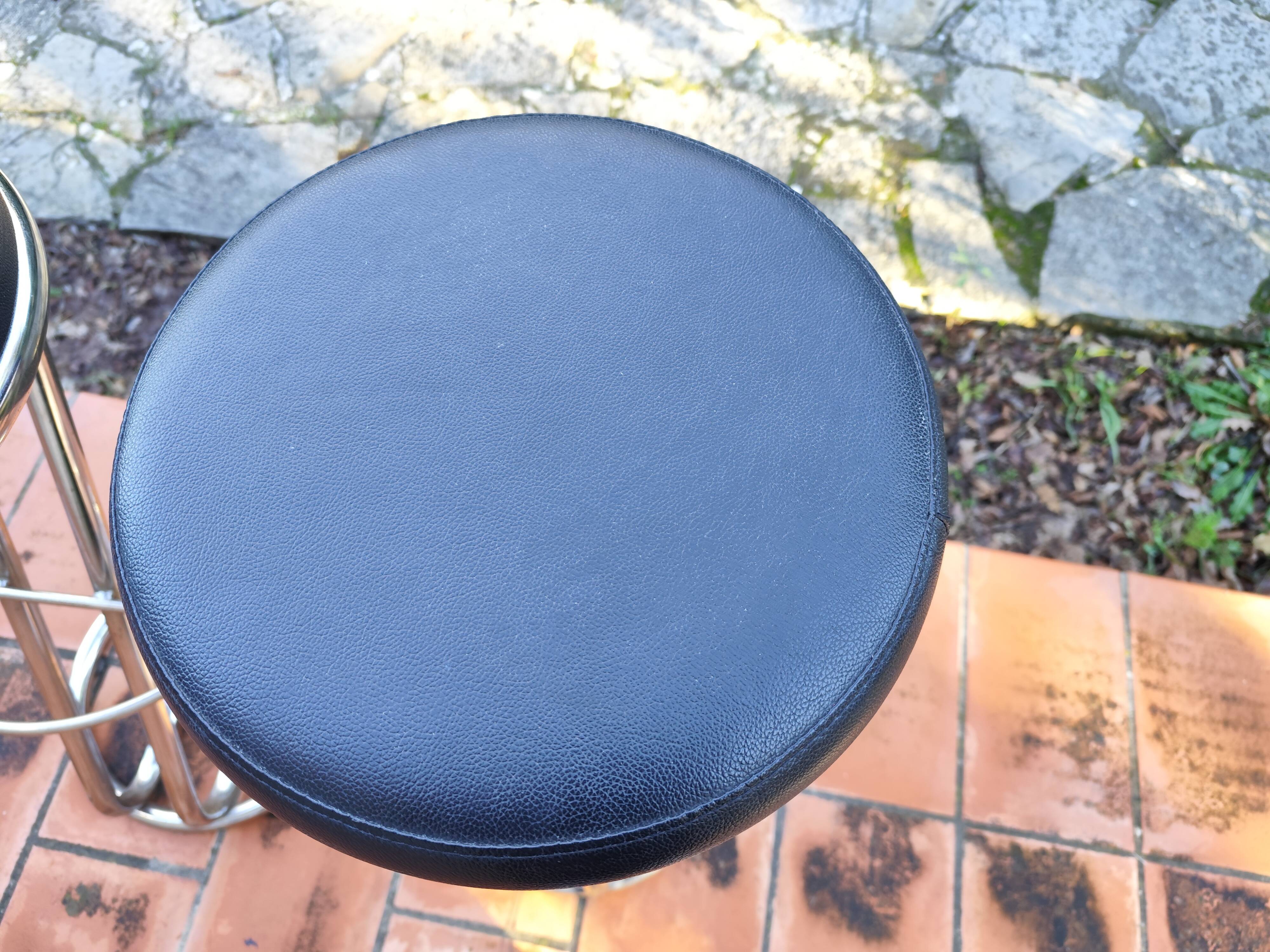 Set of high stools in chrome metal and vintage 80s leather Z