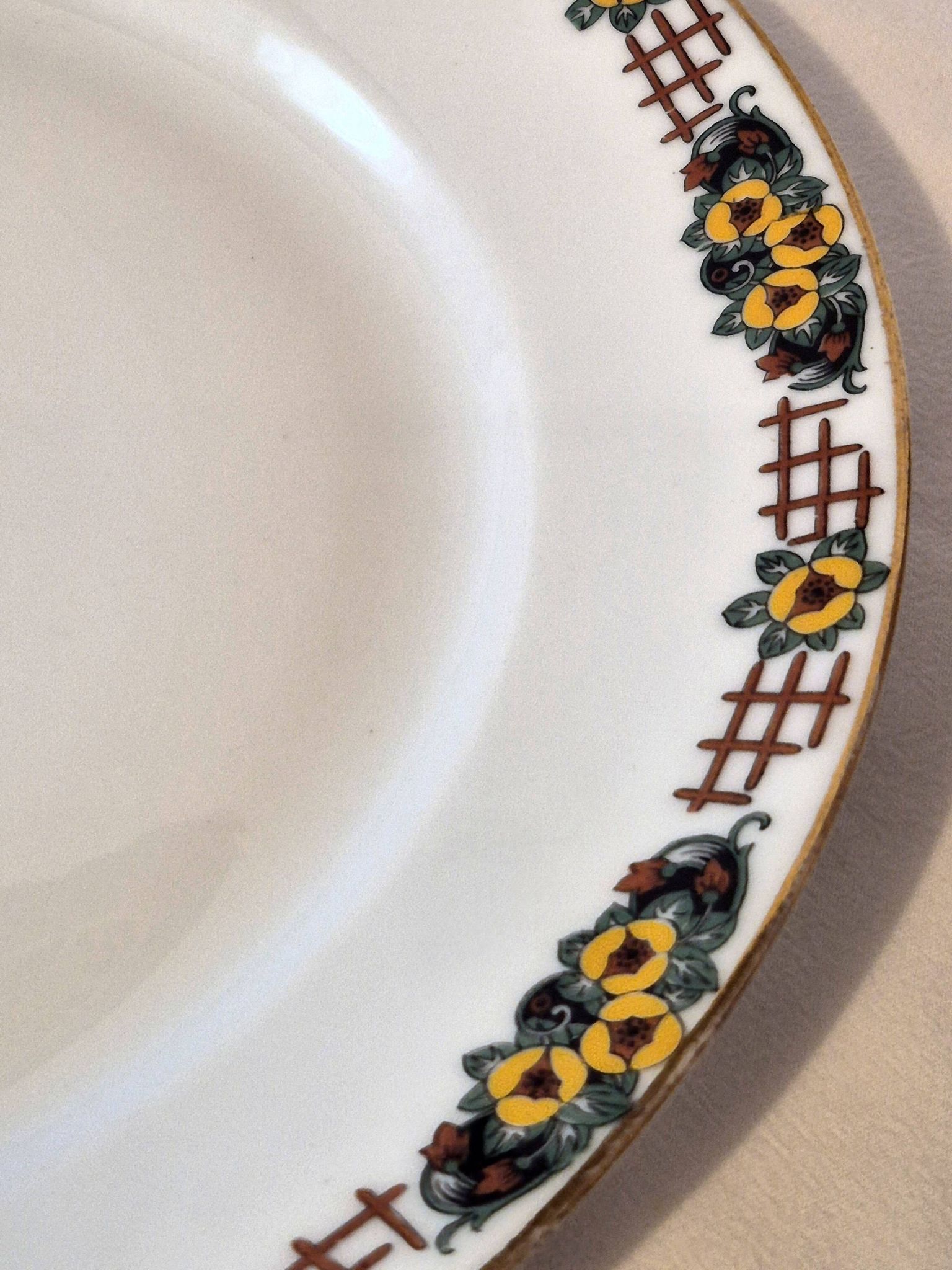 Round serving dish Art Deco, Limoges porcelain, André François, A570