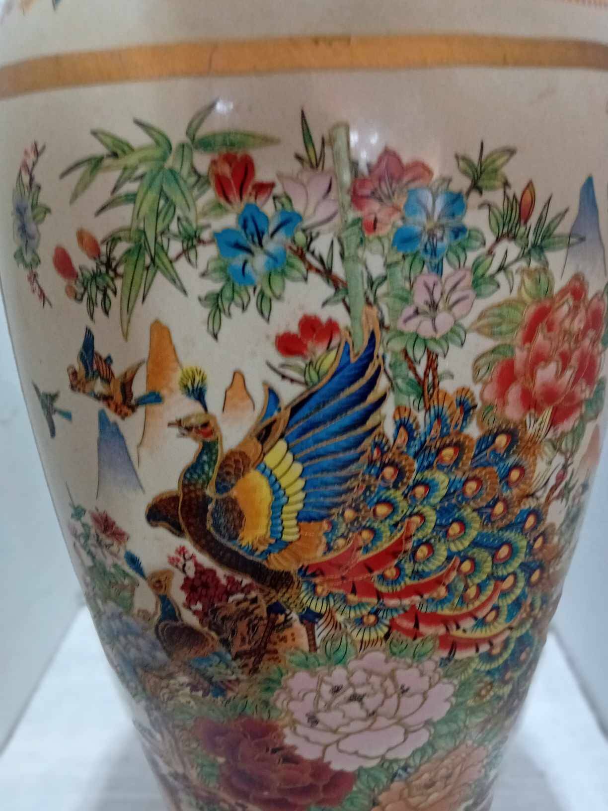 Grand Vase En Porcelaine