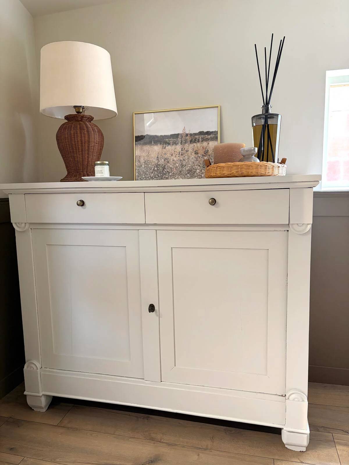 Buffet haut en bois peint - greige