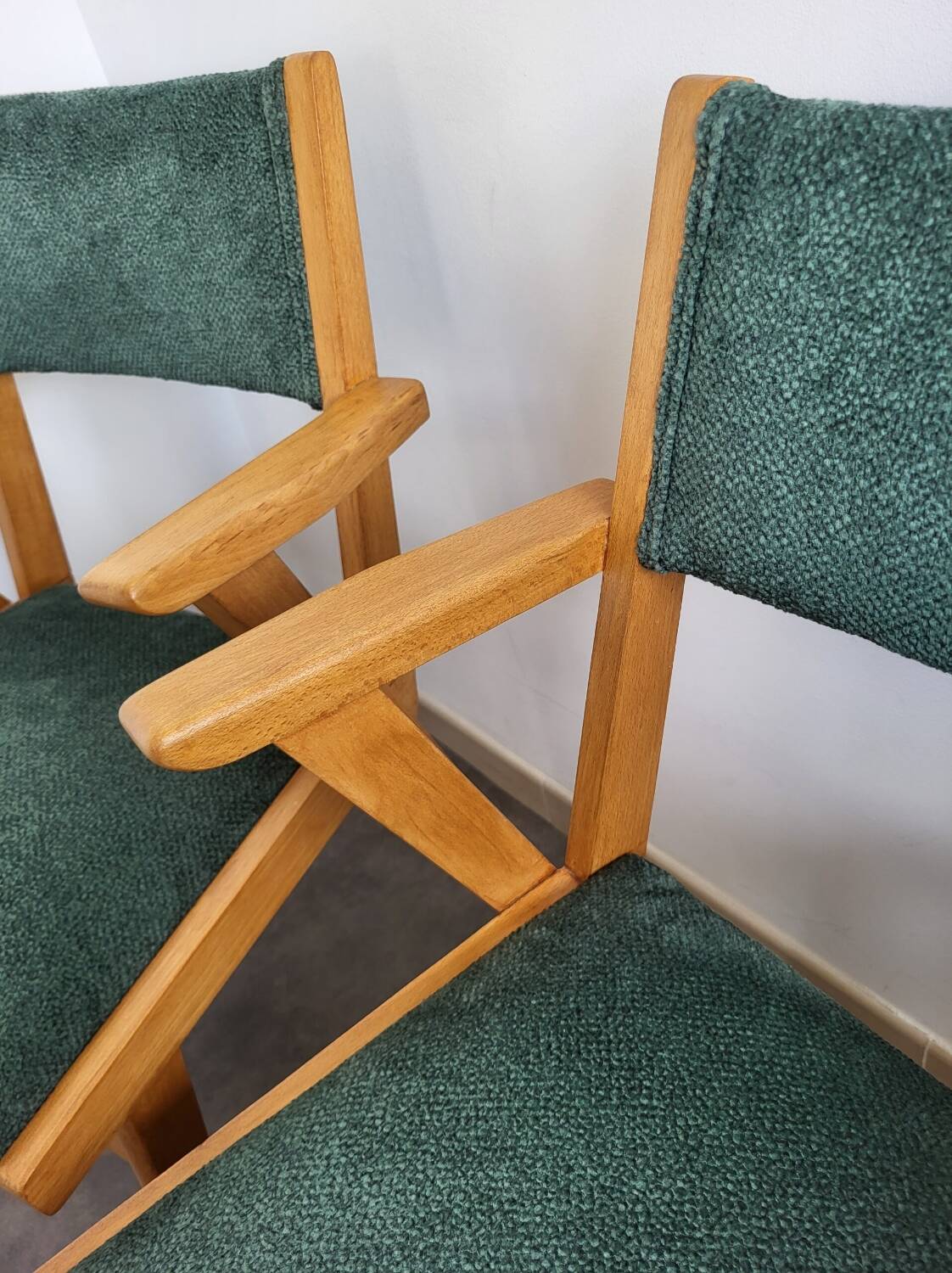 2 bridge chairs in wood and green velvet, 1960