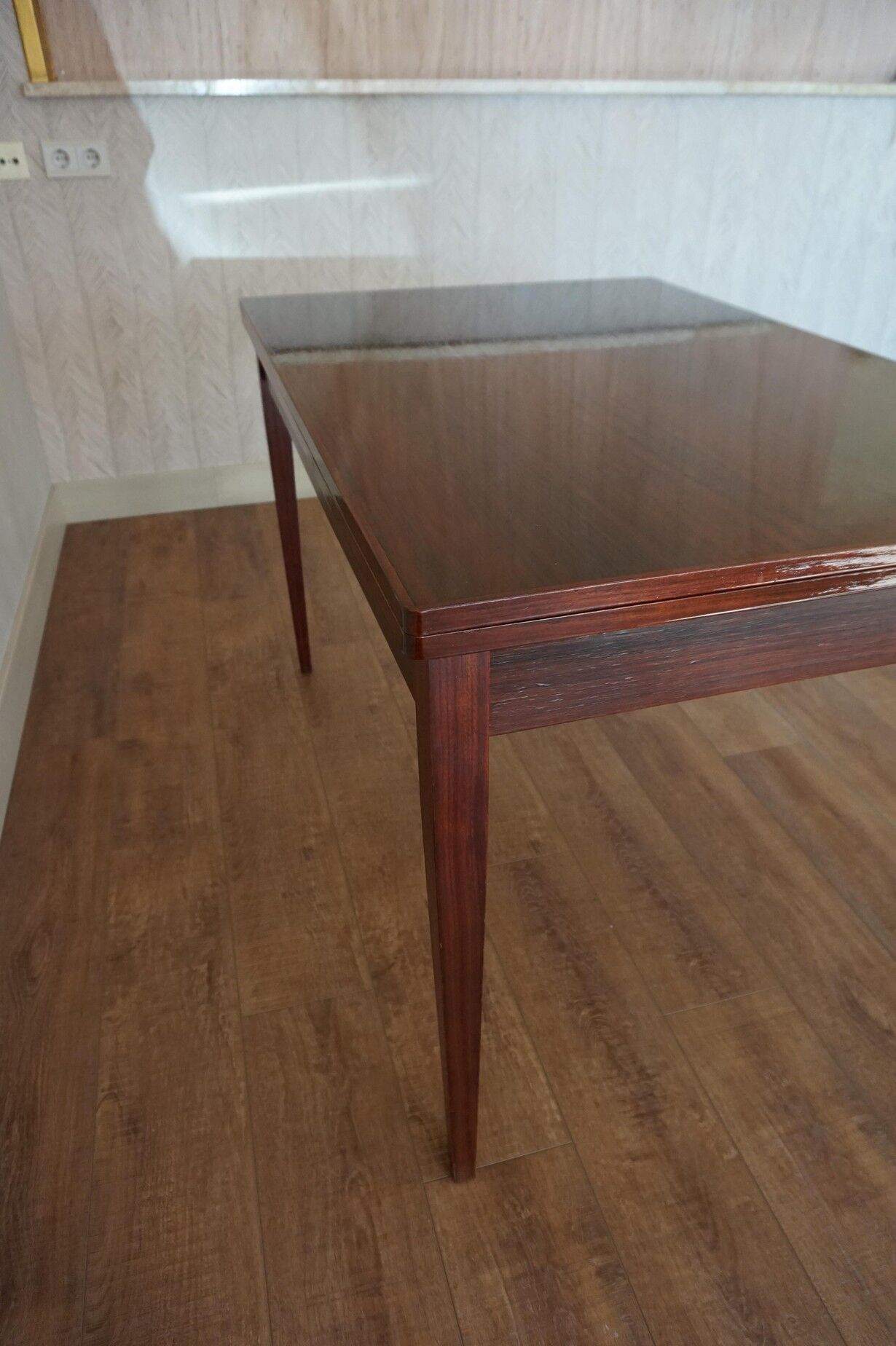 Rosewood extendable dining table, extended 189cm