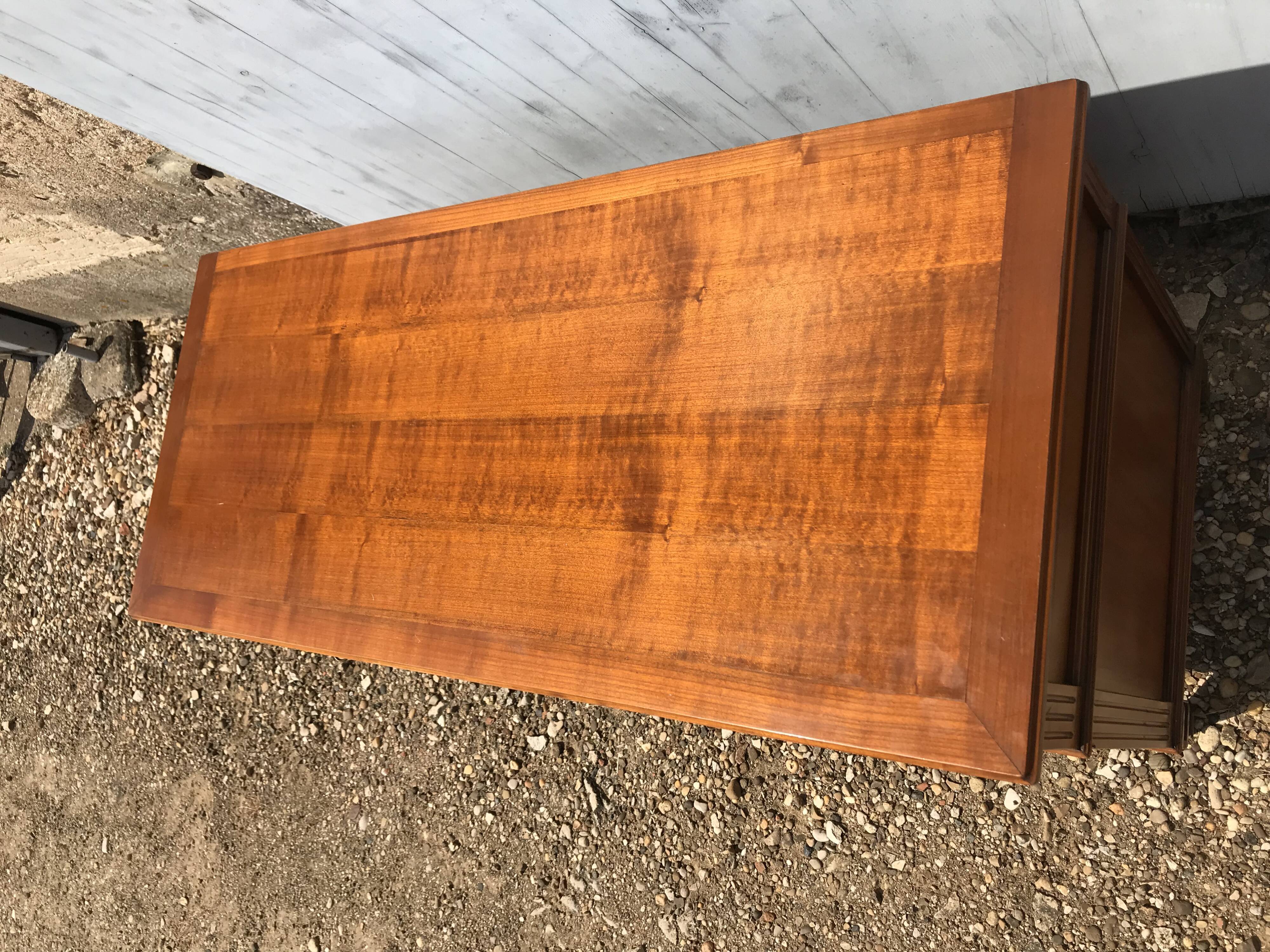 Commodity Louis XVI cherry