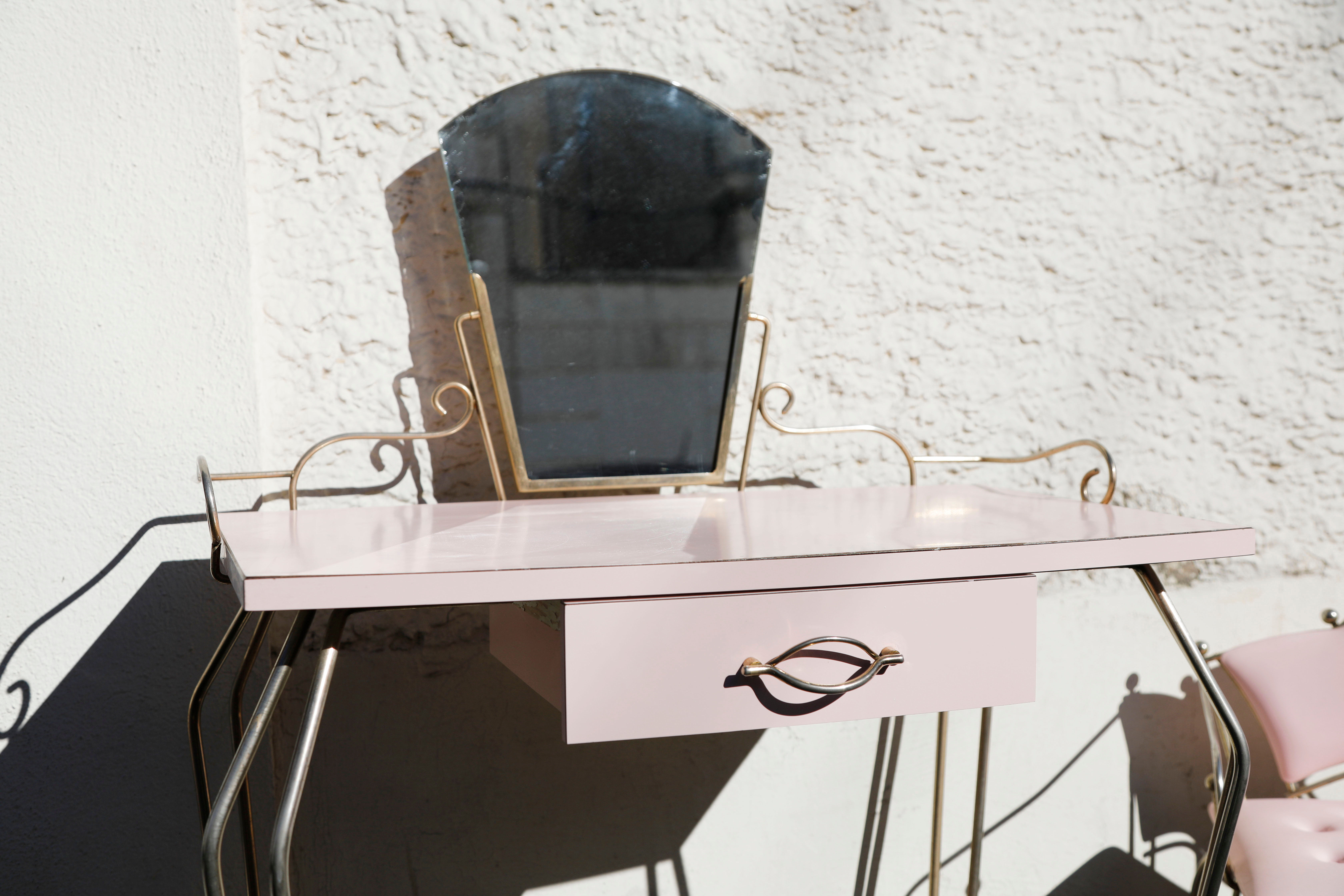 Pink shapeica serving table with chair 1960