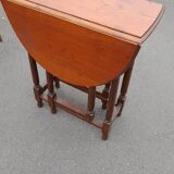 Oval gateleg table