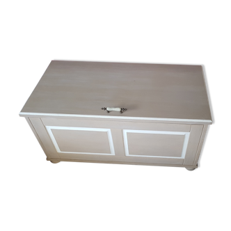 Pine toy box