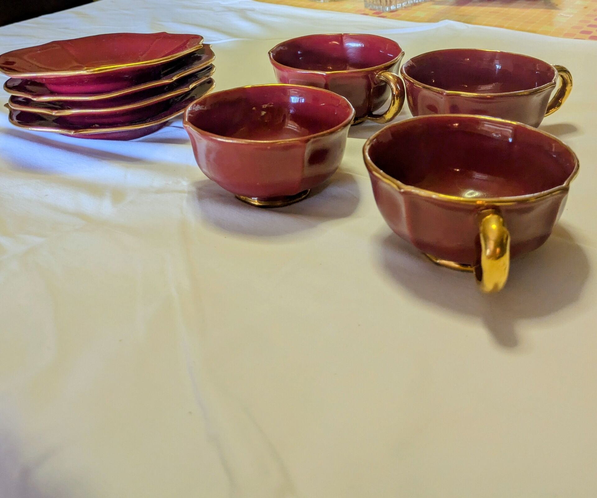 Lot de 4 tasses avec leurs soucoupes