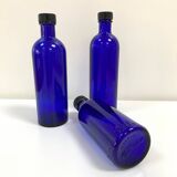 Trio de bouteilles / vases en verre bleu cobalt