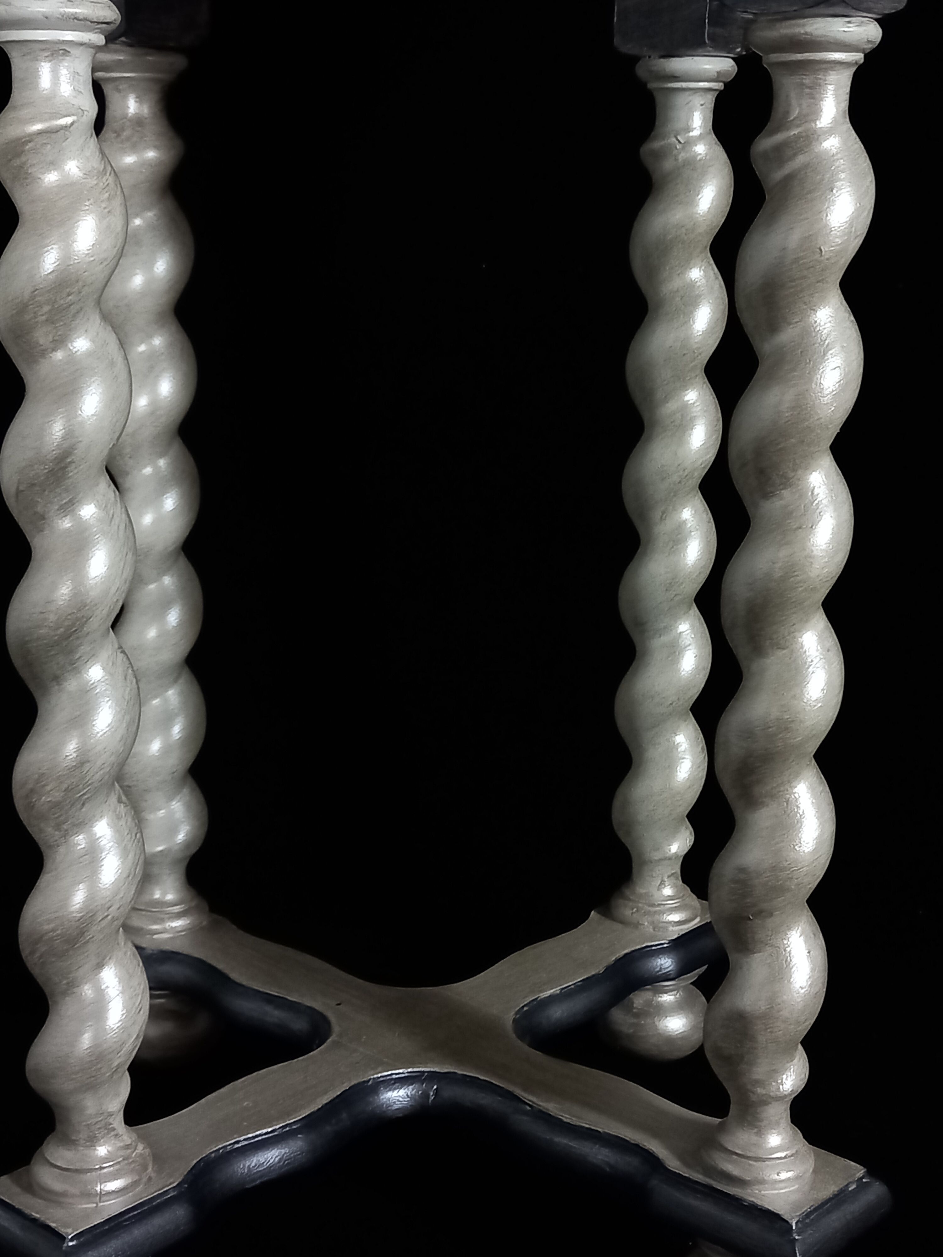 Pearly side table with twisted feet