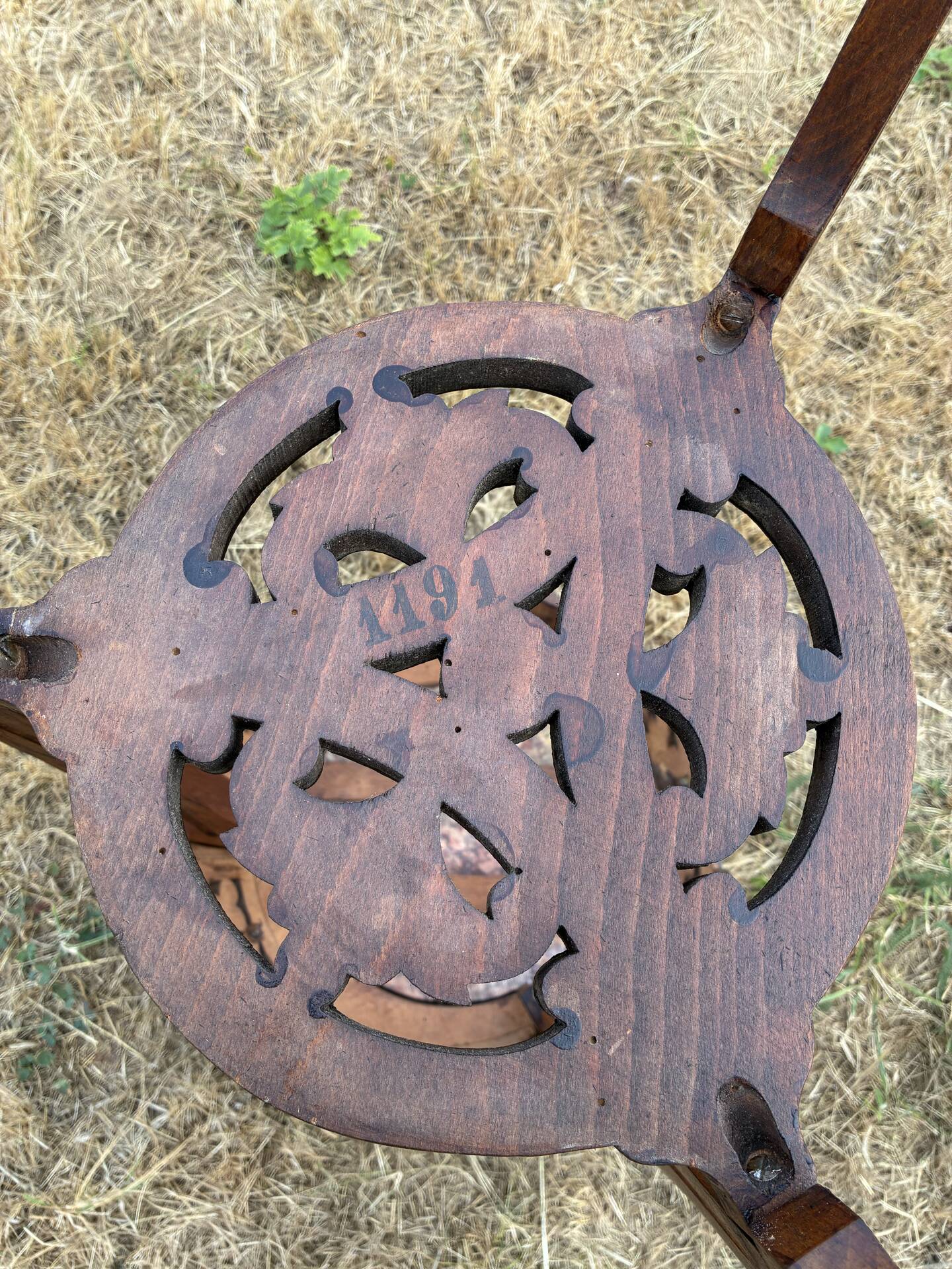 Guéridon or side table from the 1930s.