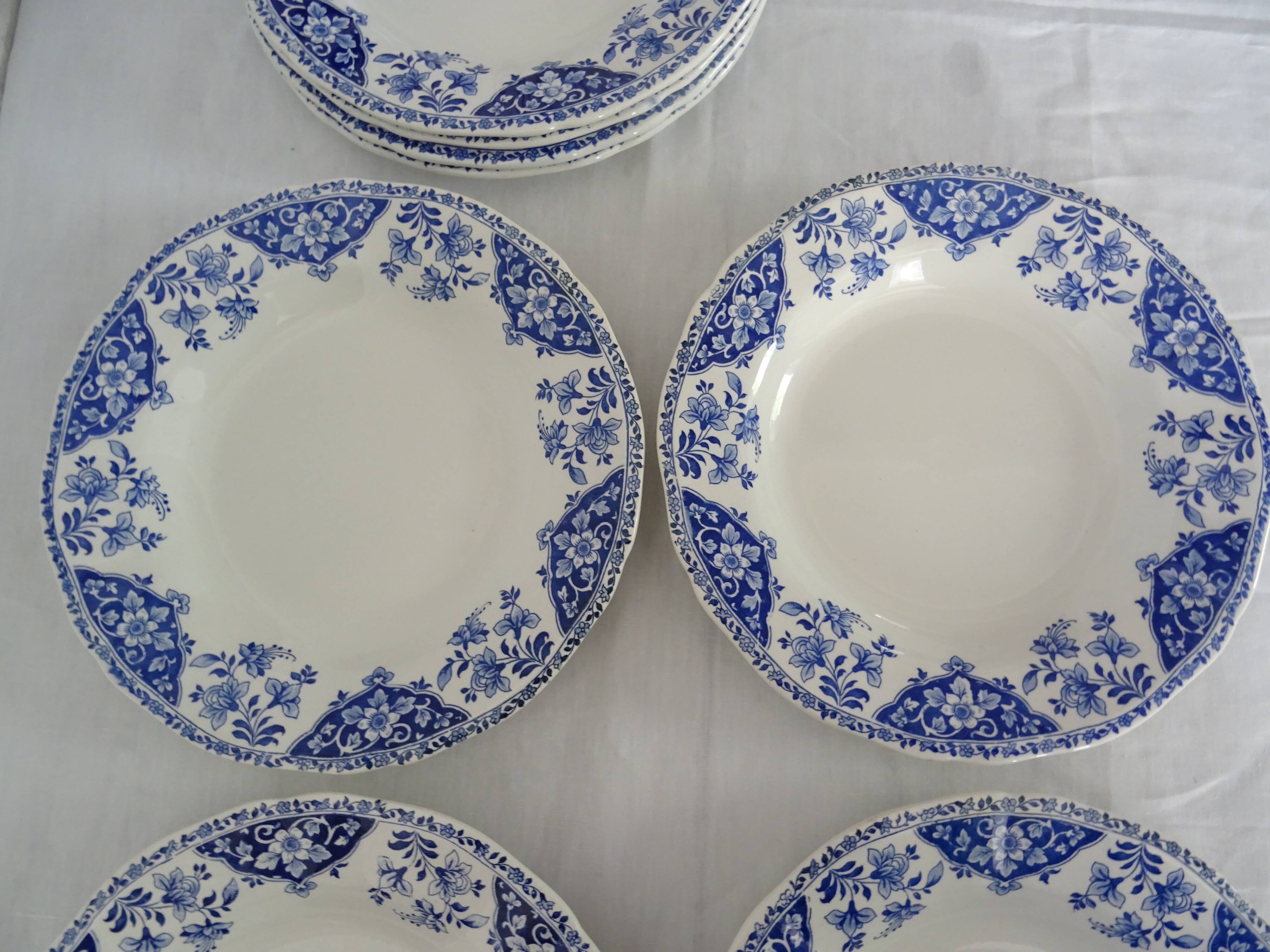 8 plates 160223 gien blue flowers 4 flat & 4 hollow