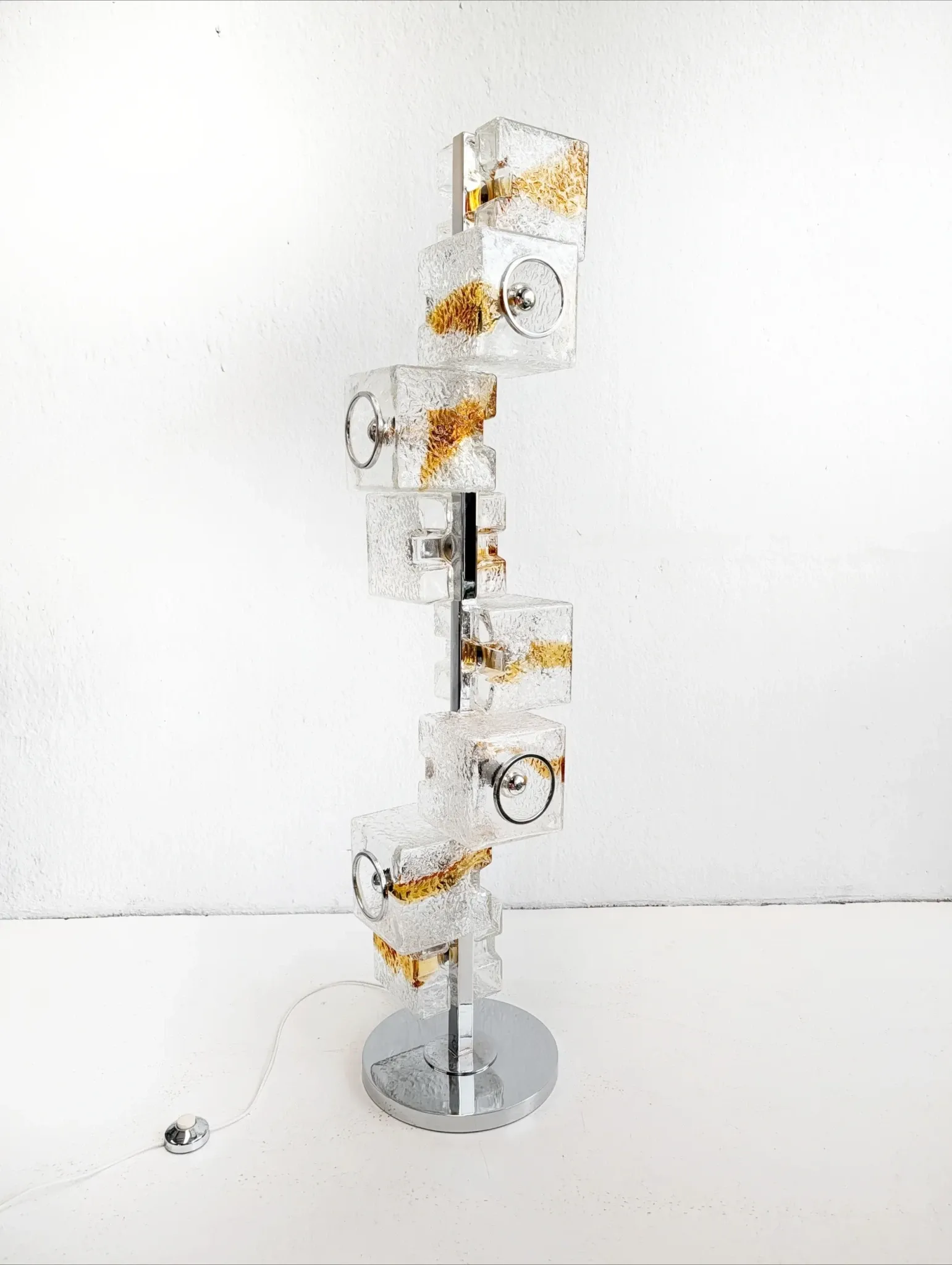 Murano glass cube floor lamp by Toni Zuccheri for VeArt 1960s
