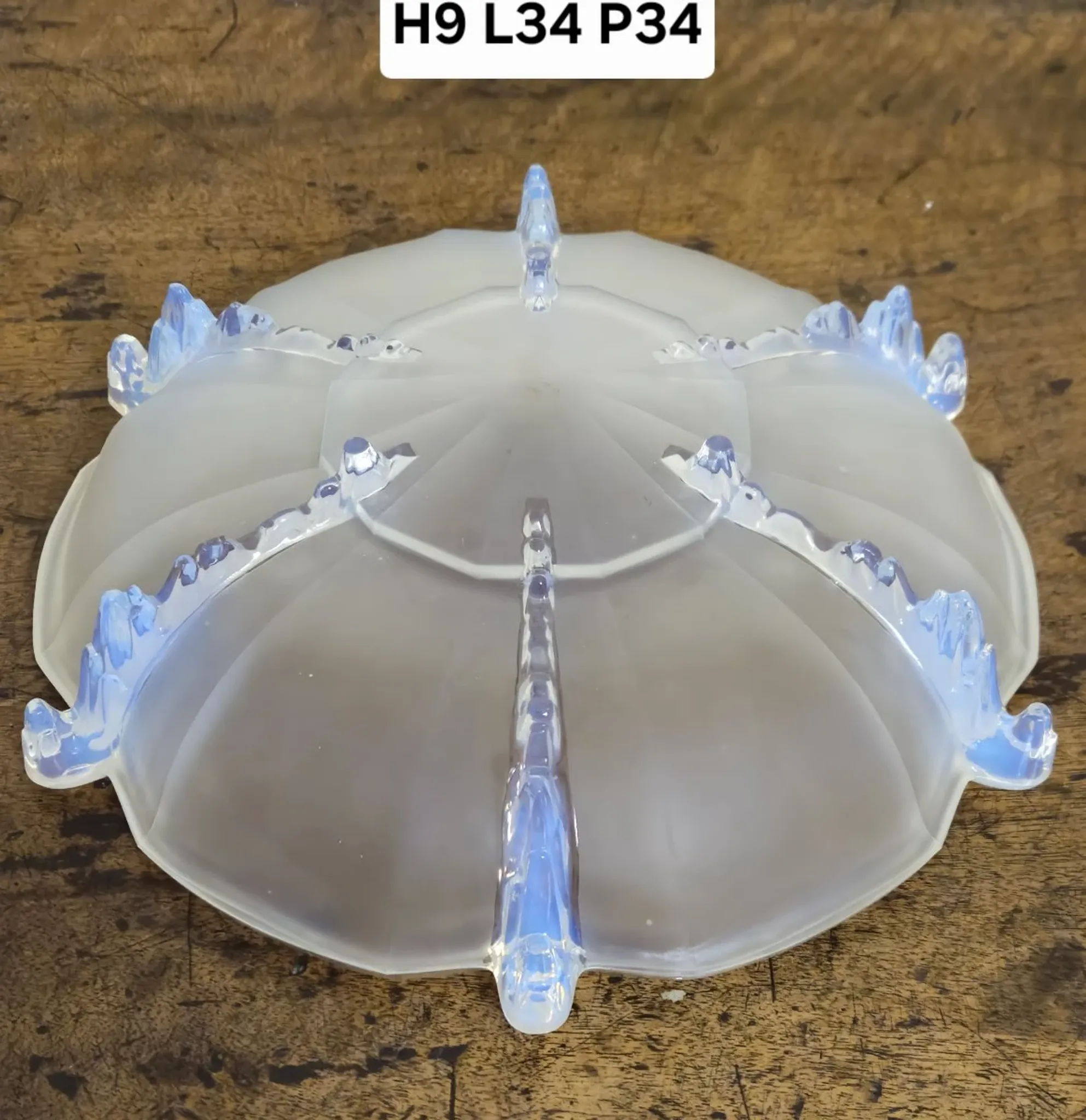 Centre de table en verre opalescent – Art Déco