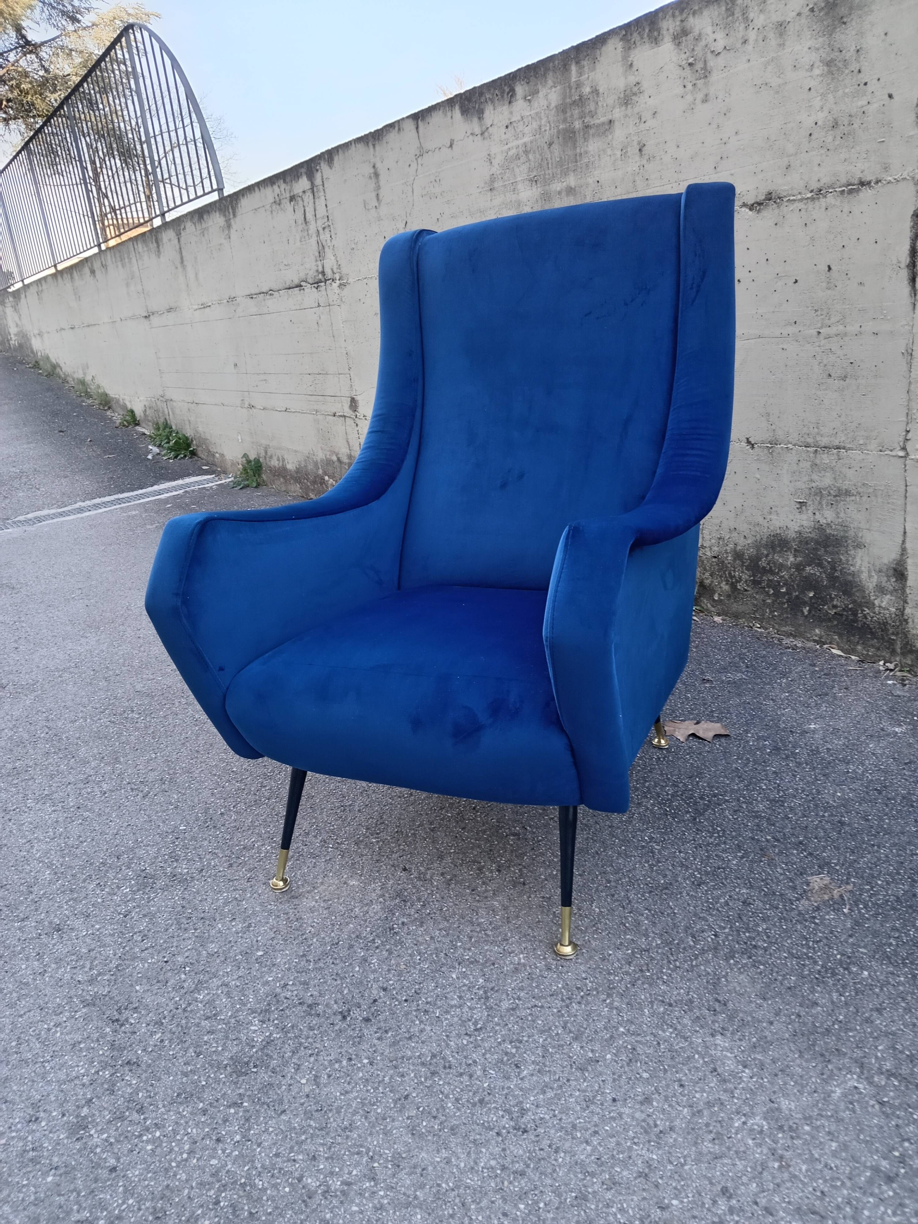 Fauteuil en velours bleu, années 1950