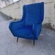 Fauteuil en velours bleu, années 1950