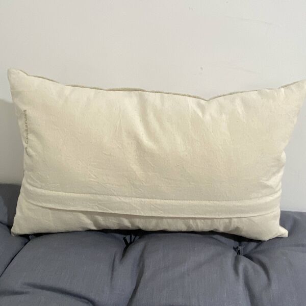 Coussin en toile ancienne style Kilim