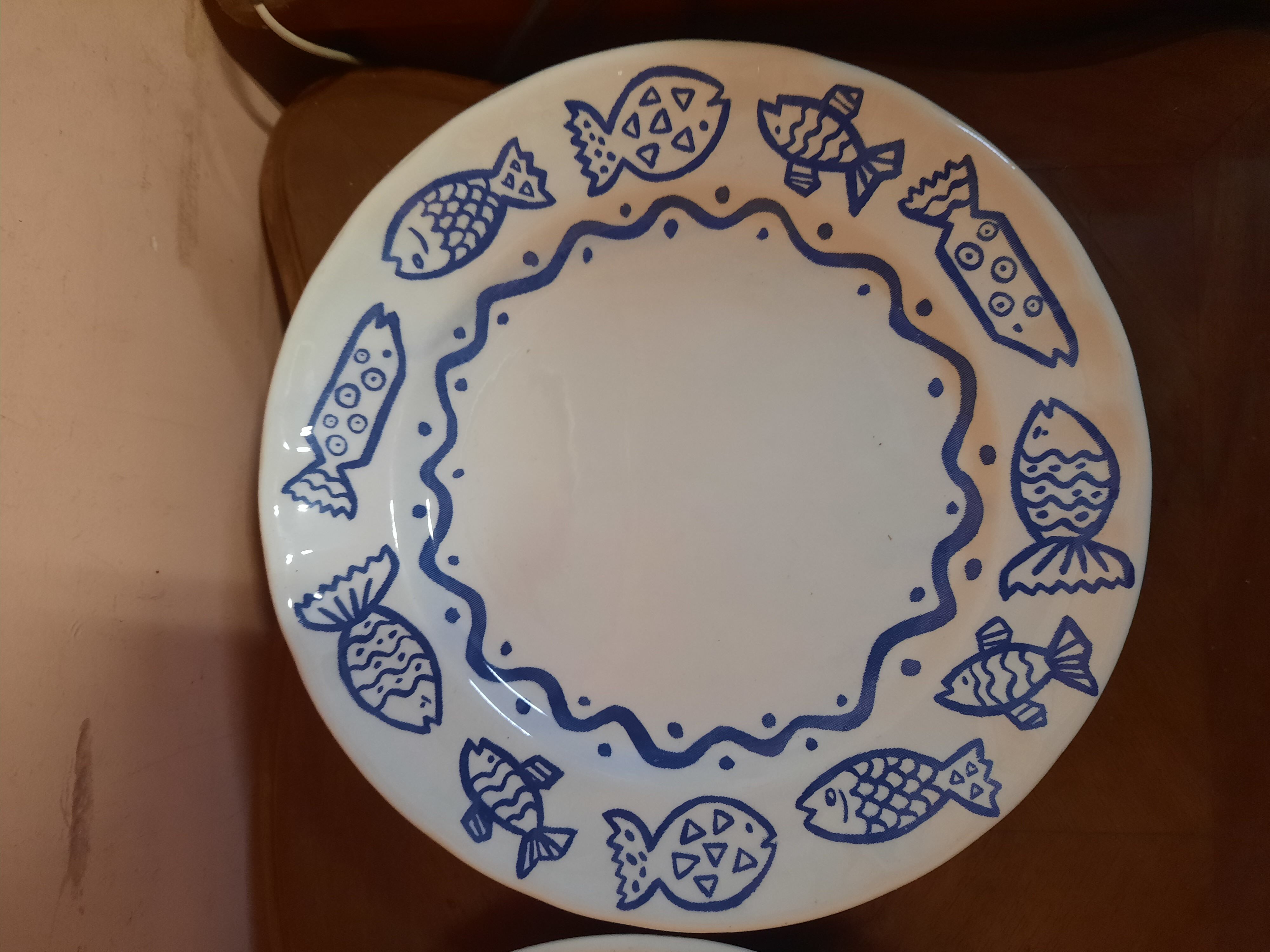 Duo of plates decorated fish