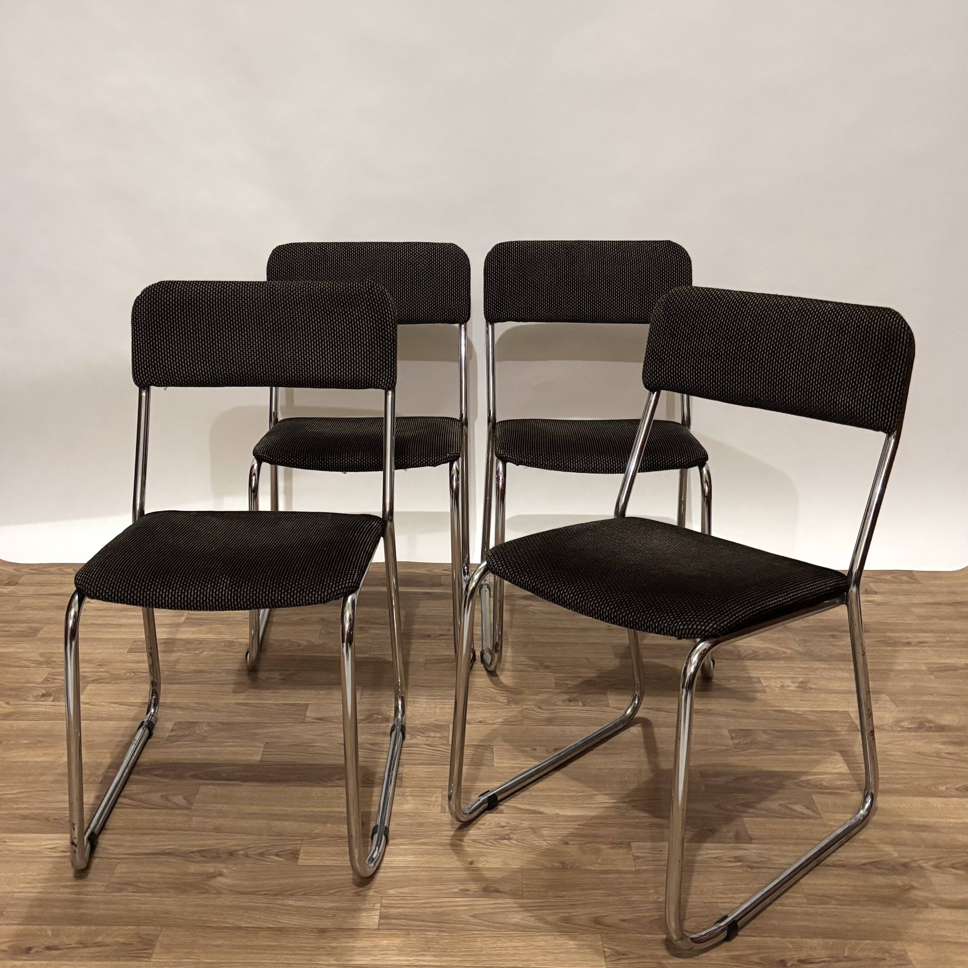 Lot de 4 chaises années 70 métal chromé