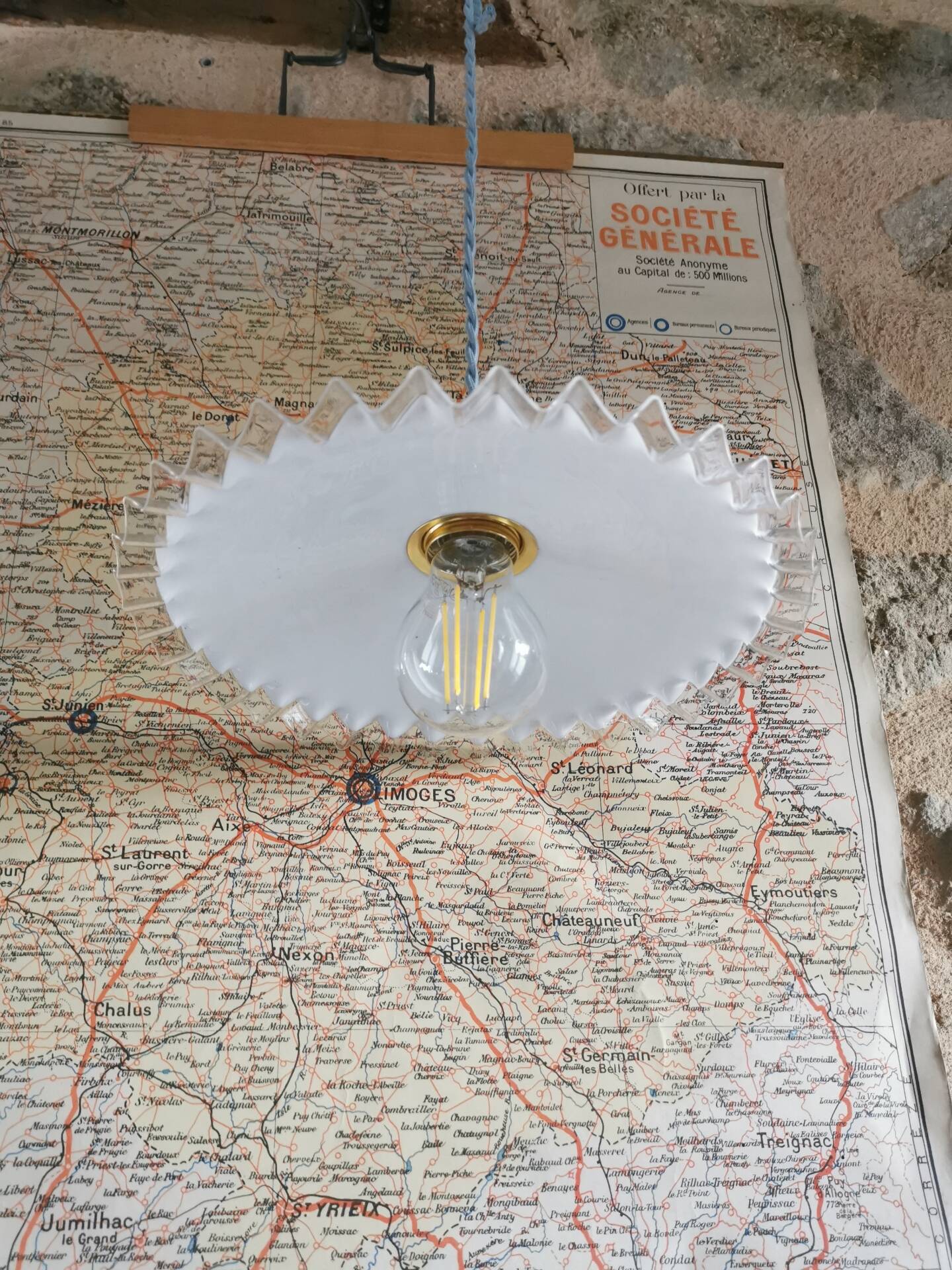 Vintage suspension in white lace opaline, sky blue cable.
