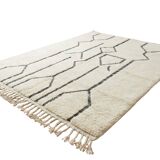Berber rug with abstract patterns in wool