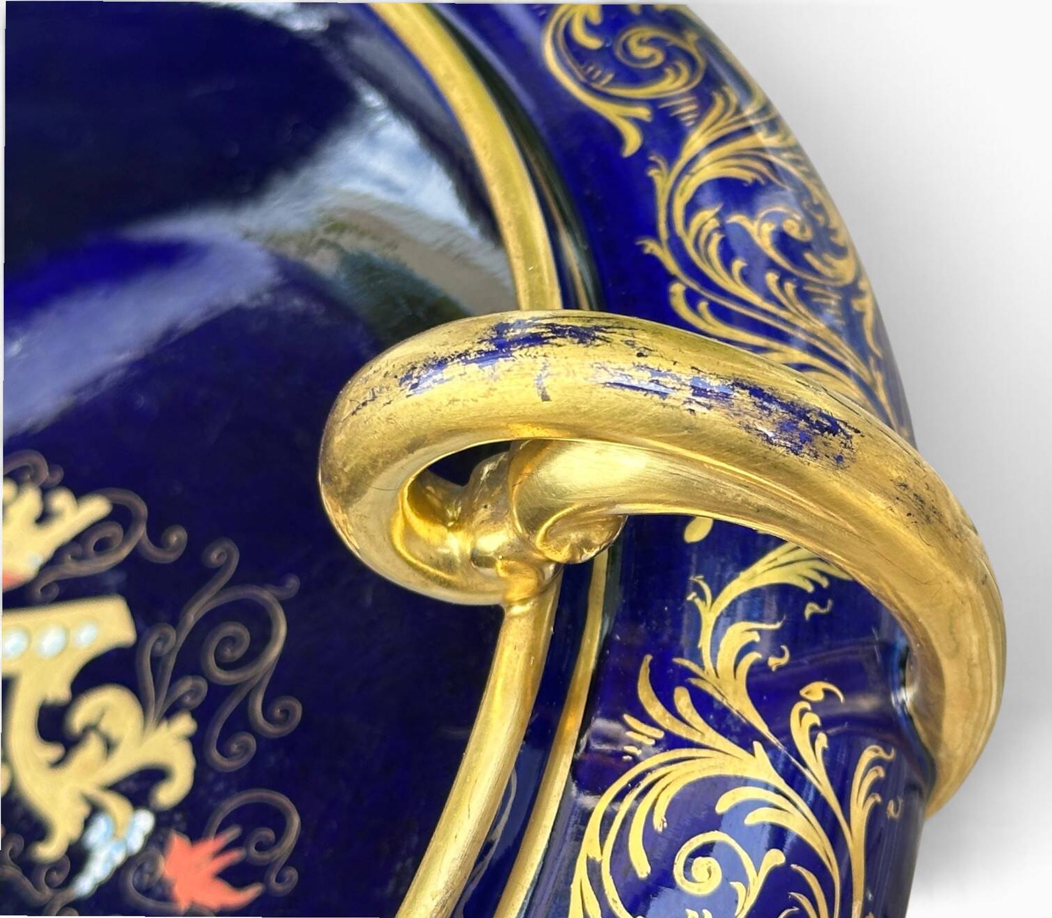 Grande coupe / centre de table bleu de Sèvres et or faïence de Tours signée