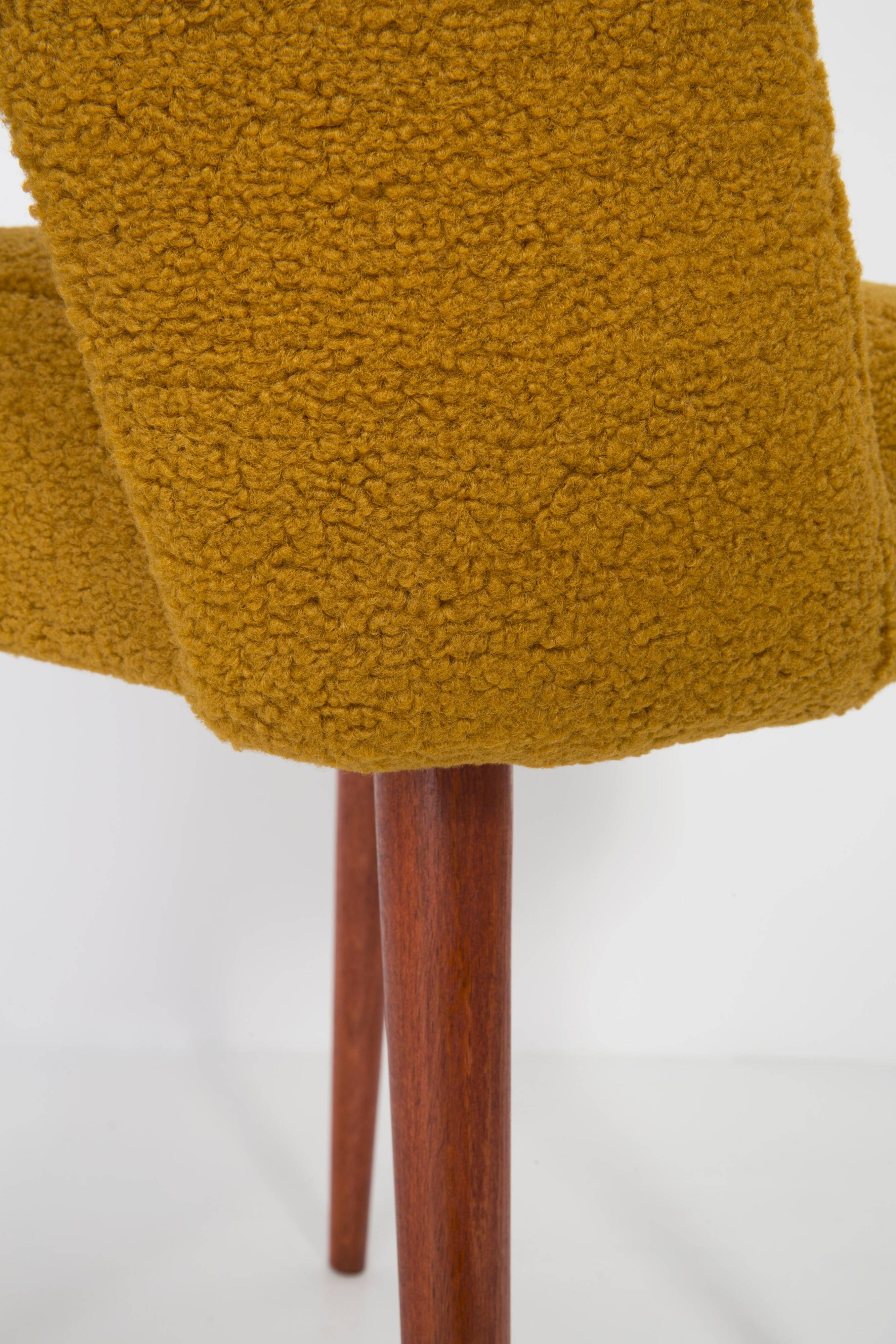 Chaise 'Shell' bouclé jaune ocre, années 1960