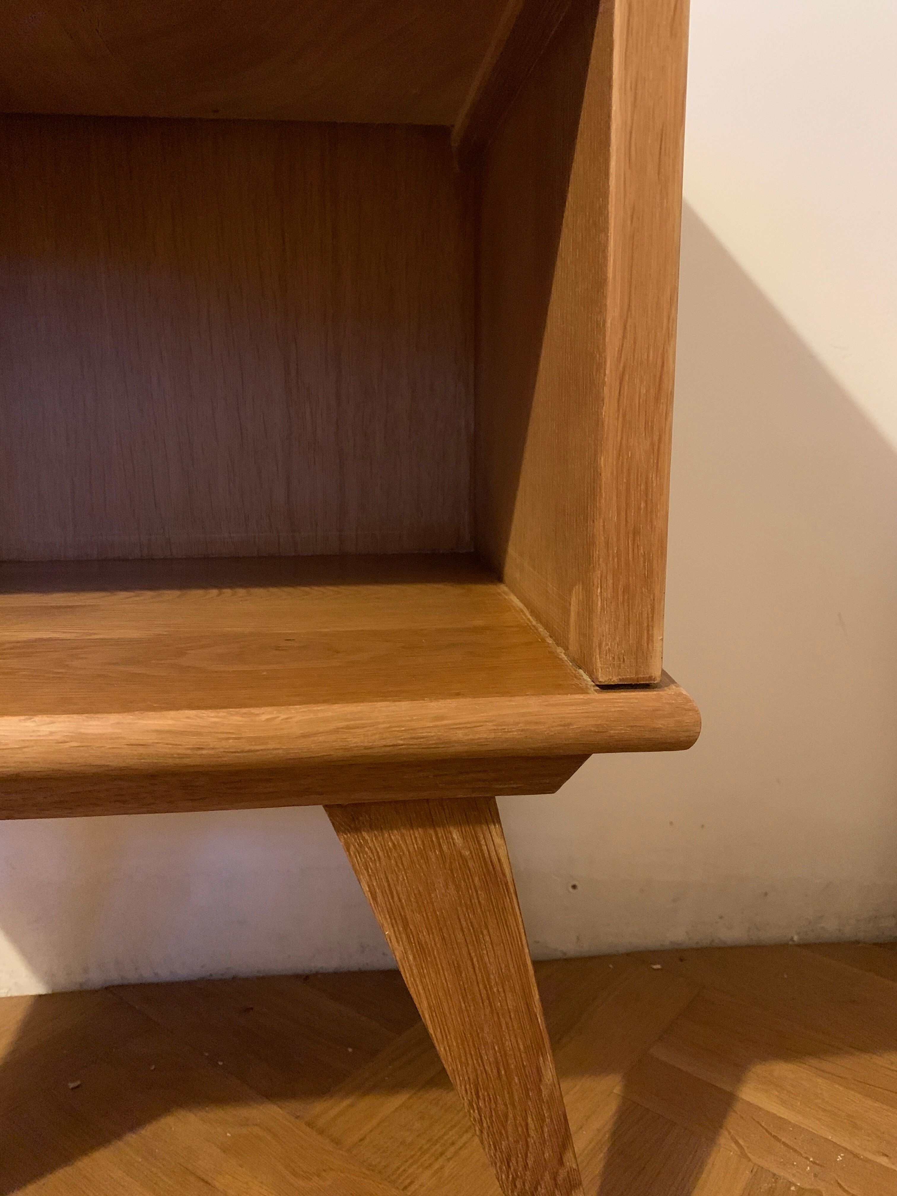 Bedside feet compass