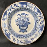China, 18th century blue and white porcelain soup plate