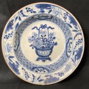 China, 18th century blue and white porcelain soup plate