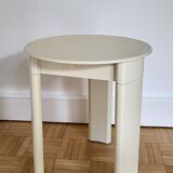 Tabouret blanc tripodes gedy, design by olaf von bohr