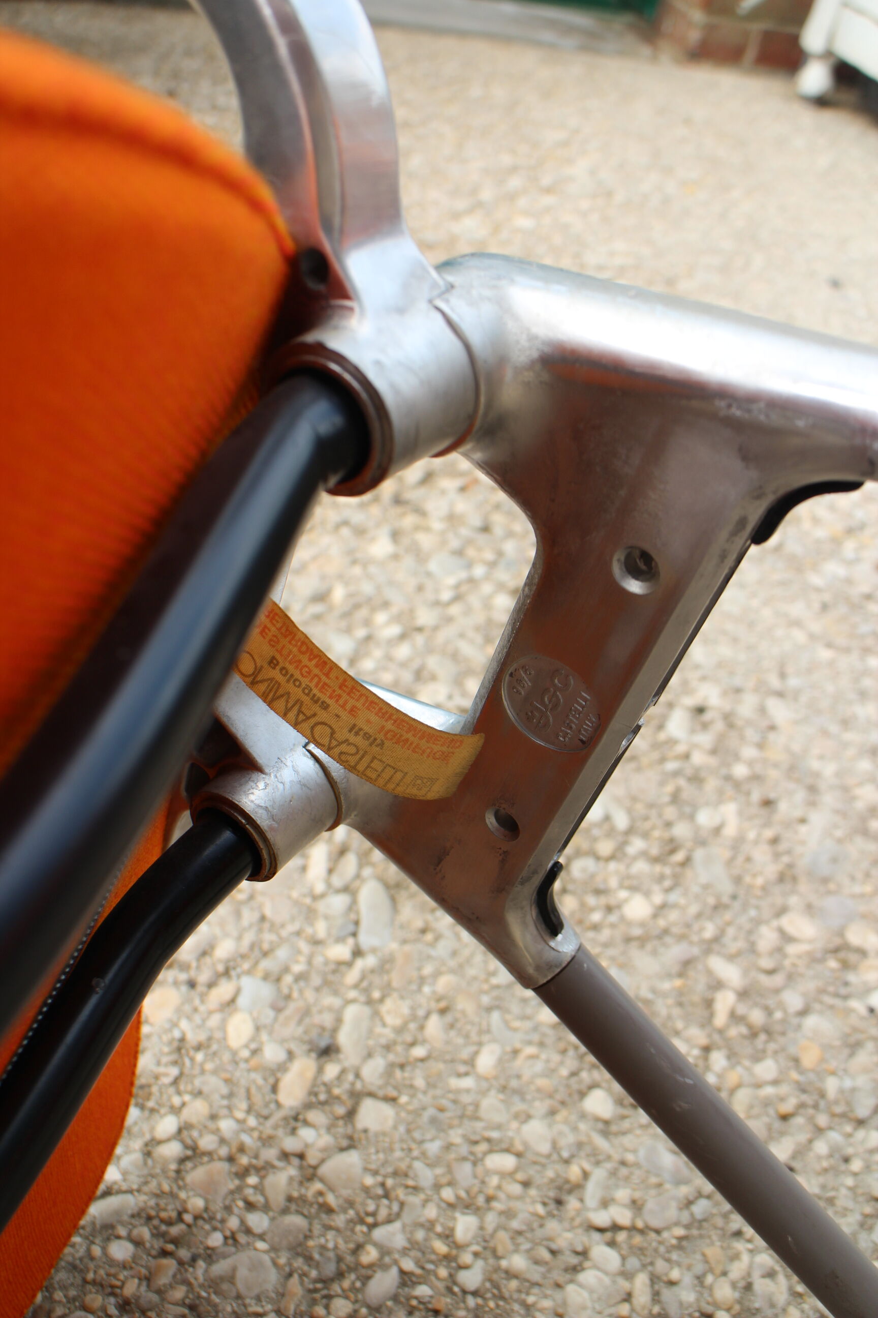 4 chaises DSC 106 Giancarlo Piretti Castelli