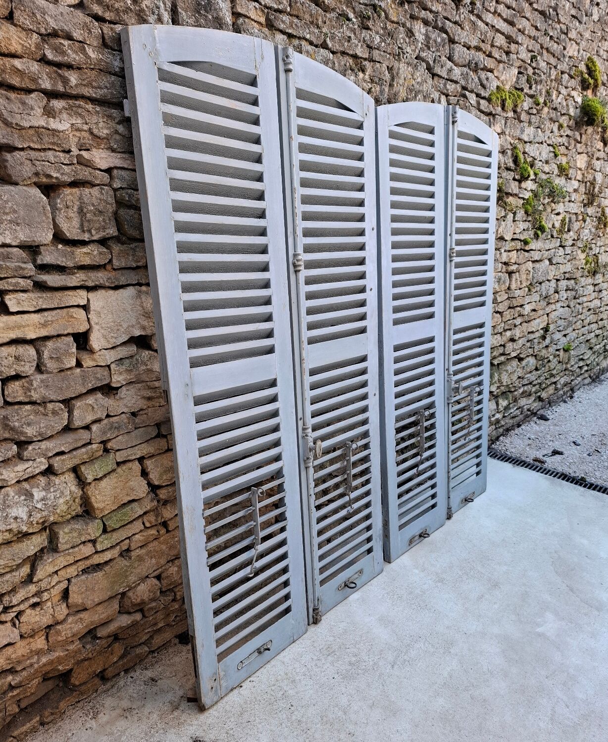 Louvered shutters