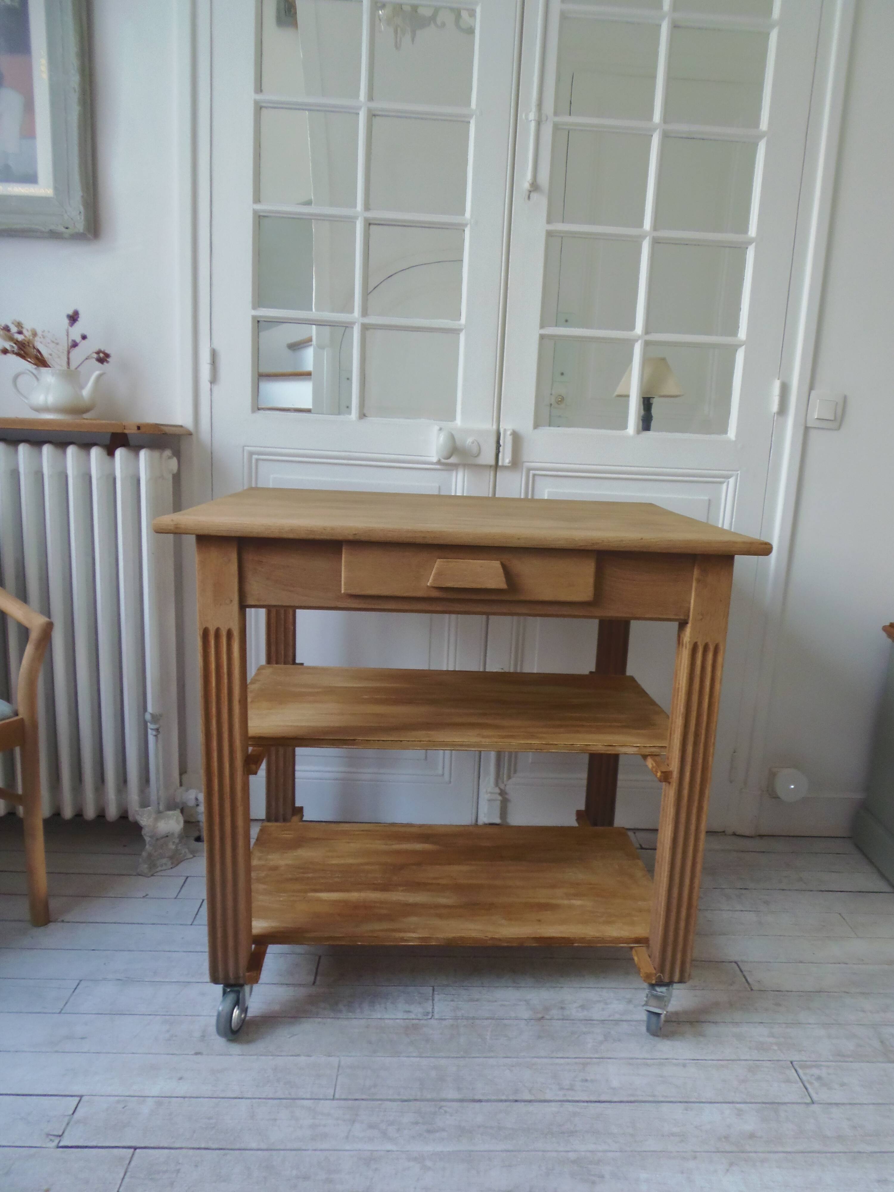 Meuble de métier vintage en chêne sur roulettes.