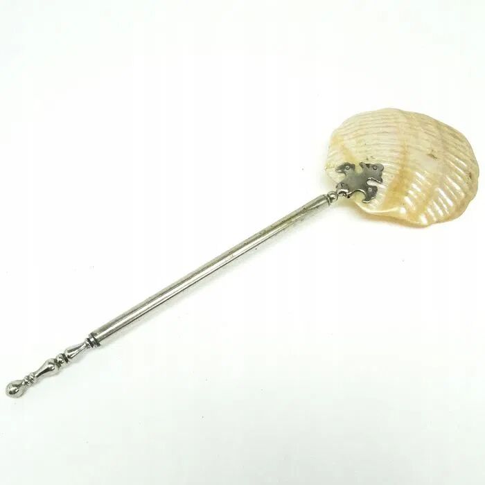 K9X caviar scoop made of mother-of-pearl