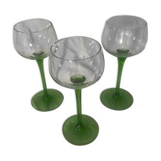 Ouraline: lots of 3 wine glasses