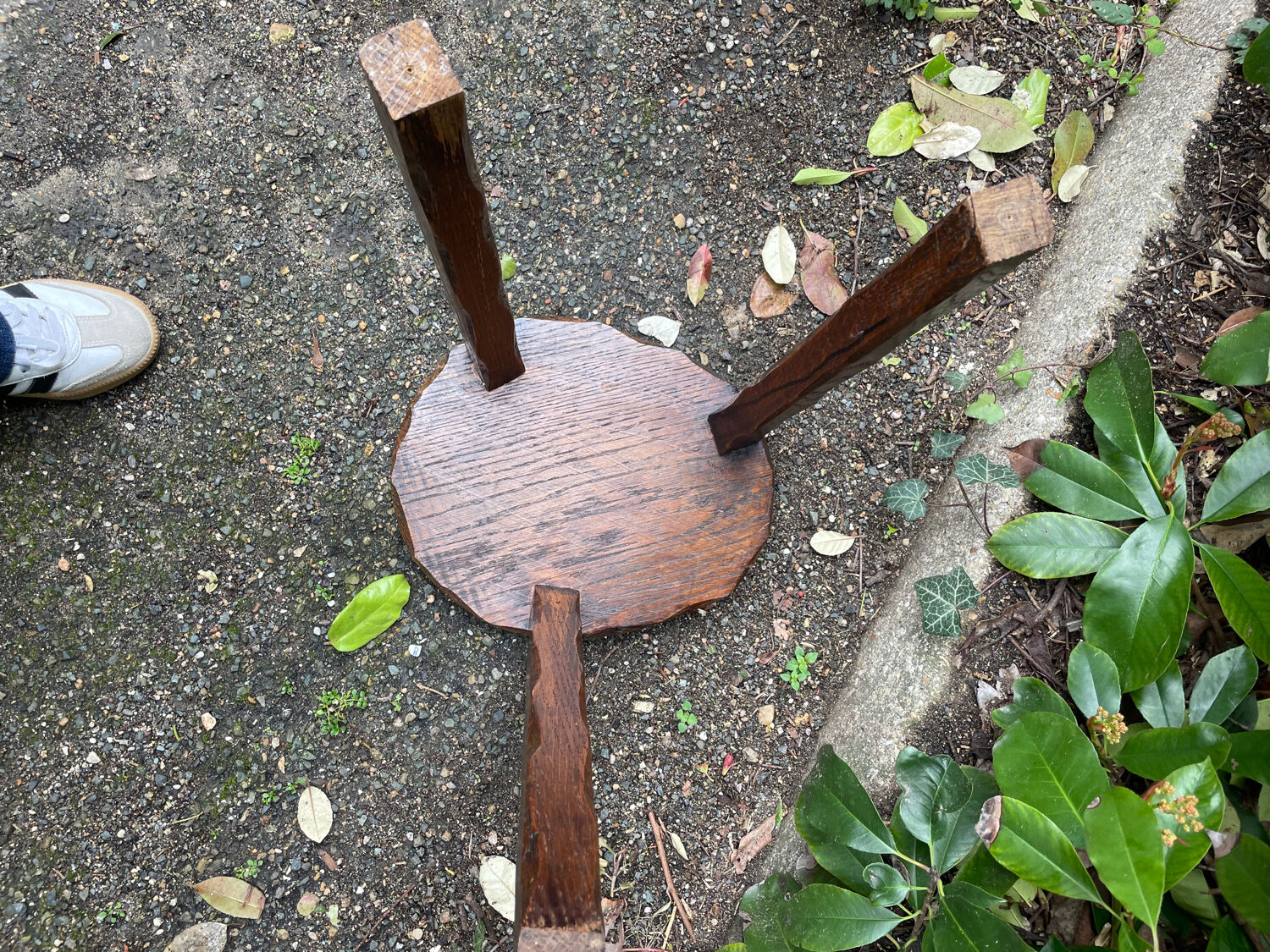 Free-form tripod stool