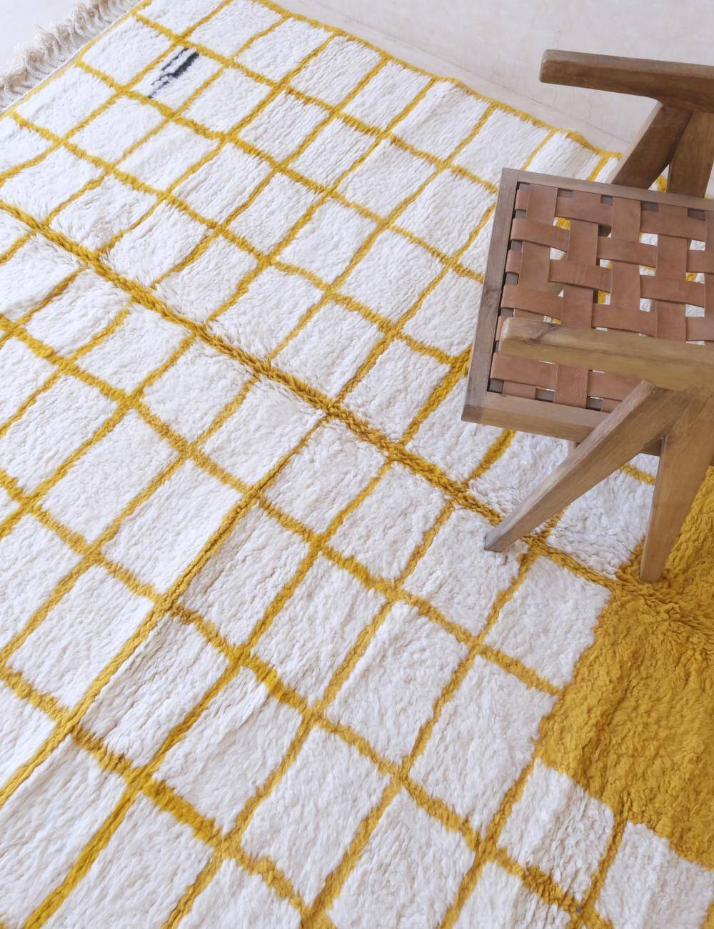 Contemporary Yellow and White Rug - 266 x 215 cm