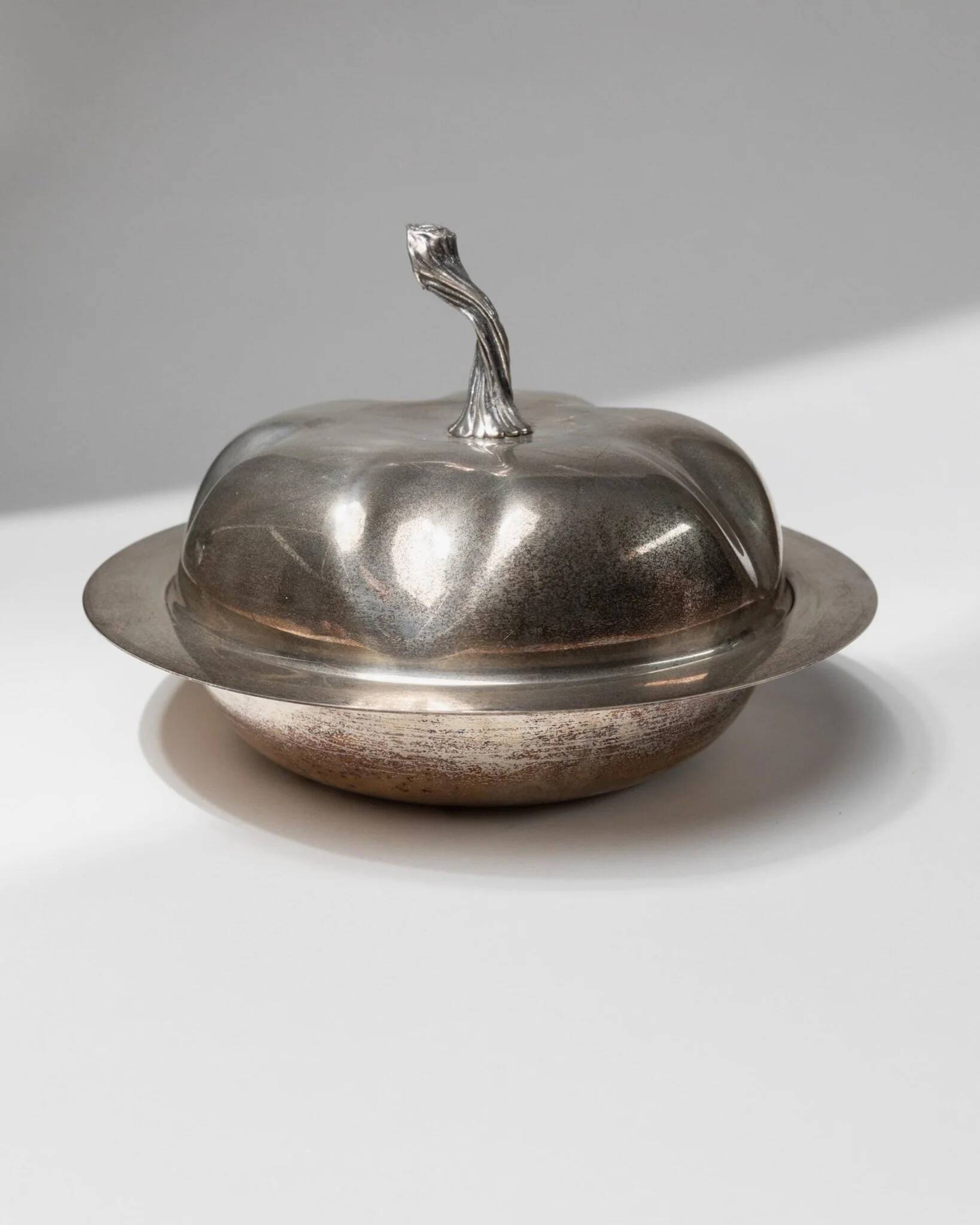 Silver-plated pumpkin-shaped bowl with lift-off lid, 1940s vintage centerpiece in metal