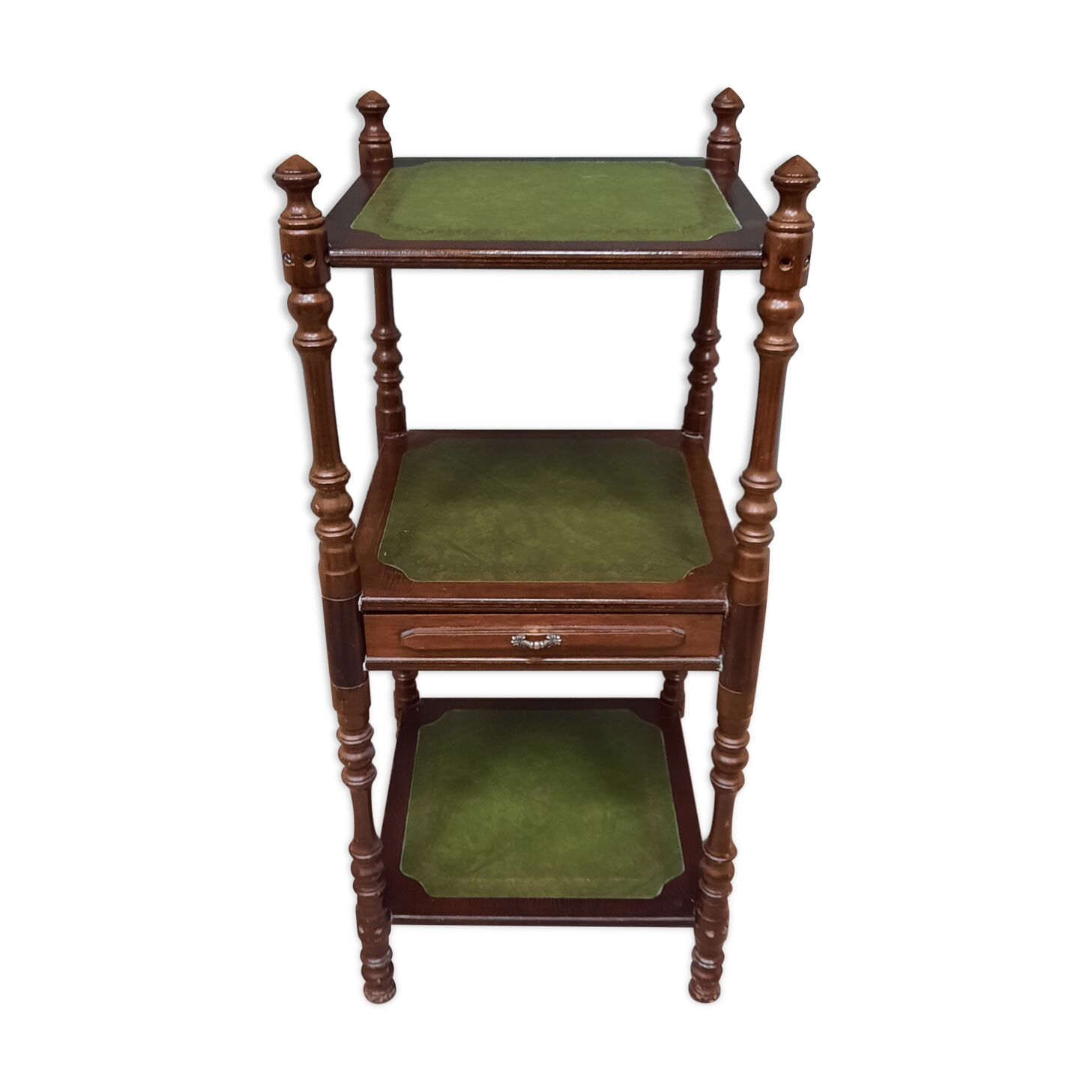 Auxiliary shelf