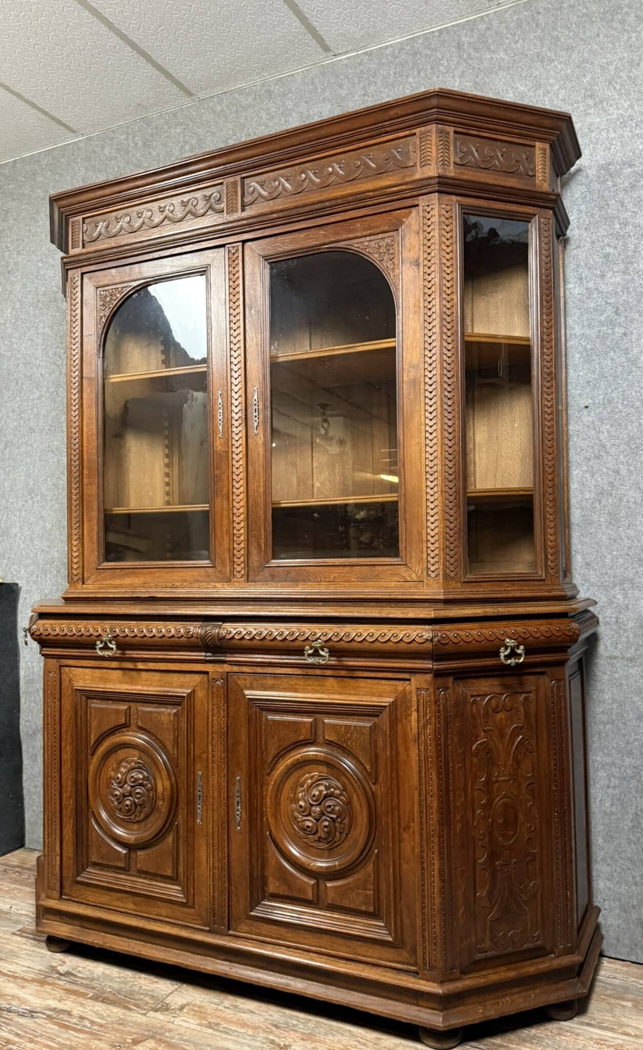 Rare Renaissance style museum library in carved oak circa 1850
