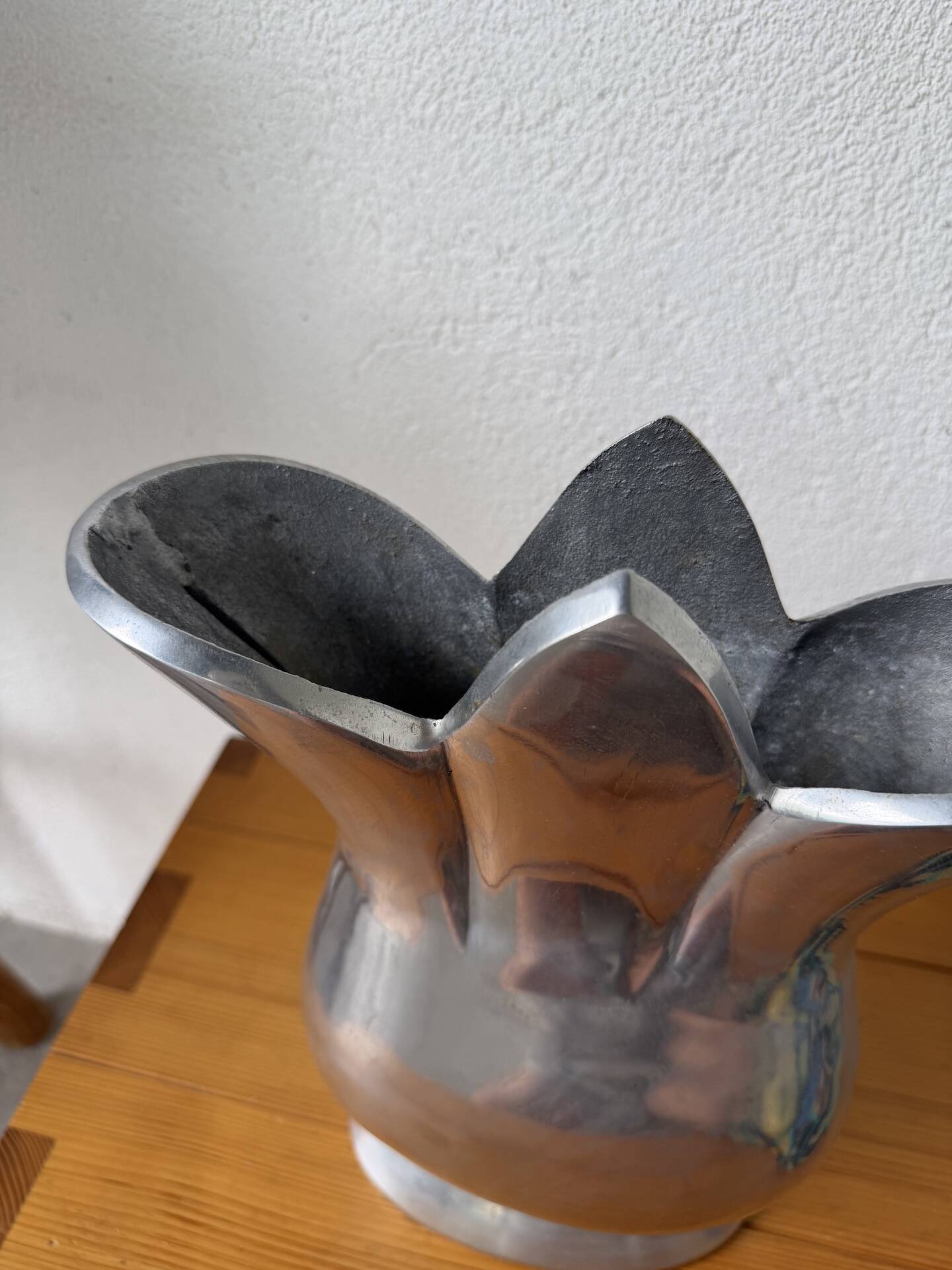 Aluminium fountain vase