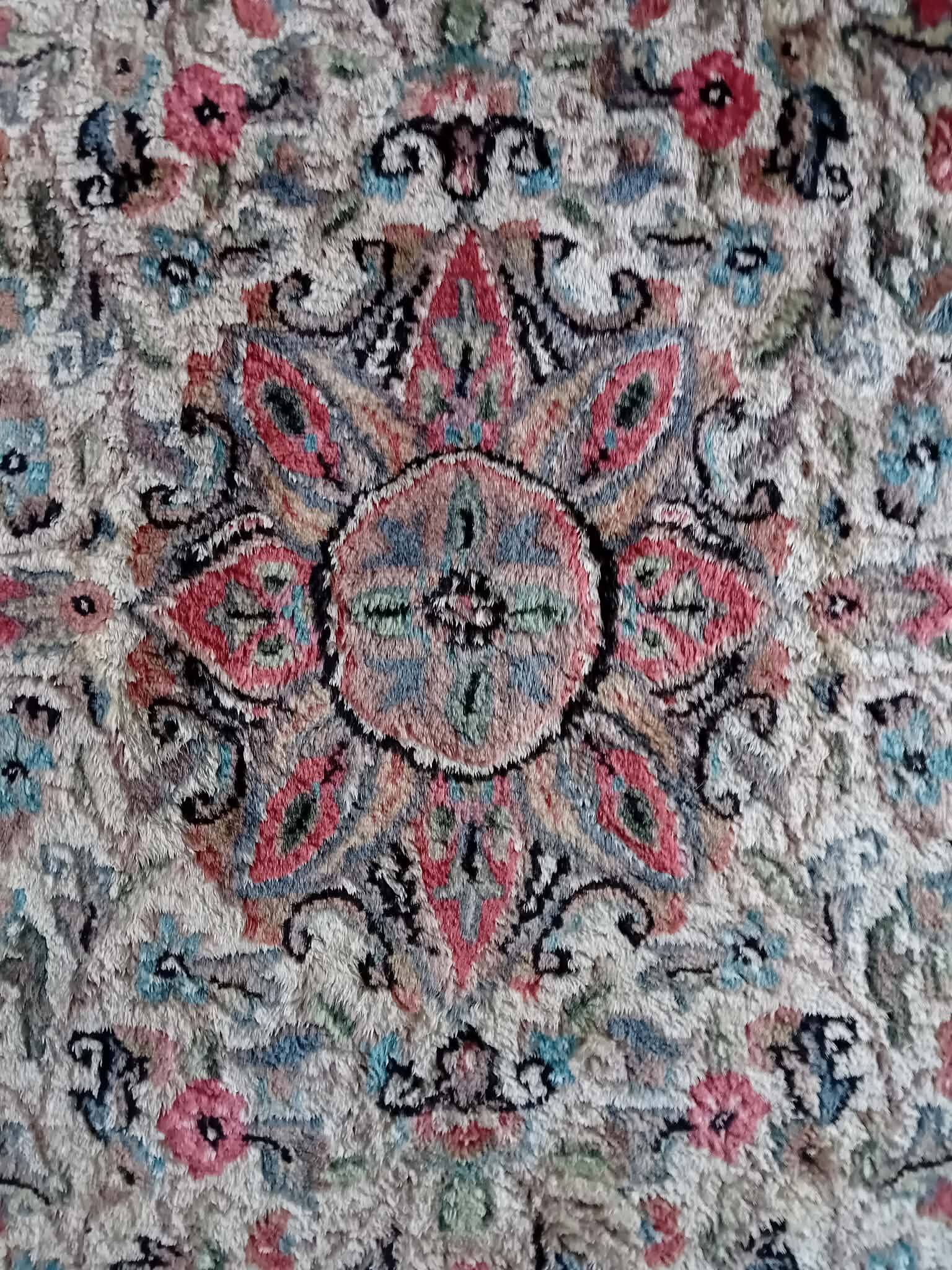 Handmade Pakistani wool and silk rug 124x77cm