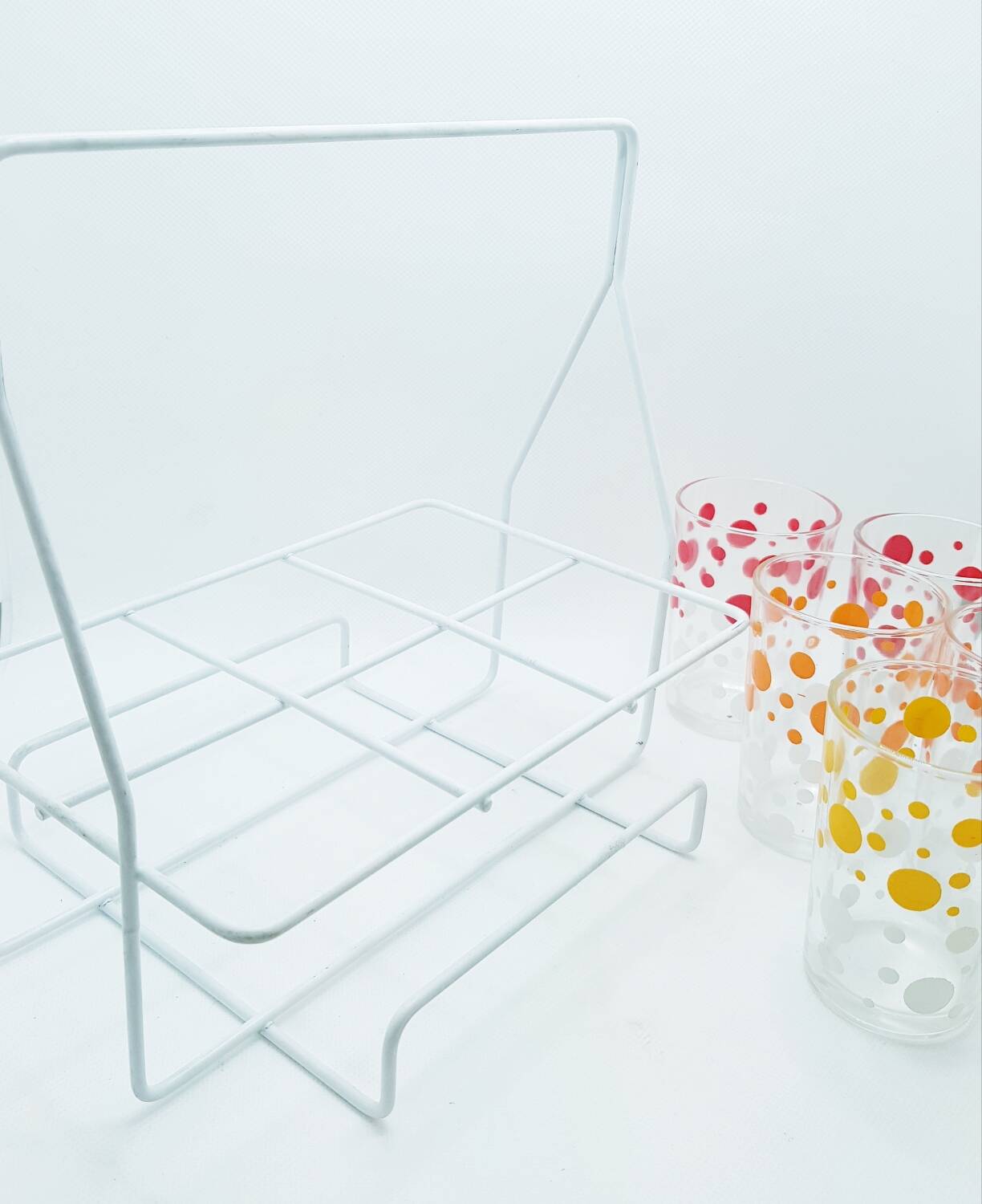 6 polka dot juice glasses in carrier